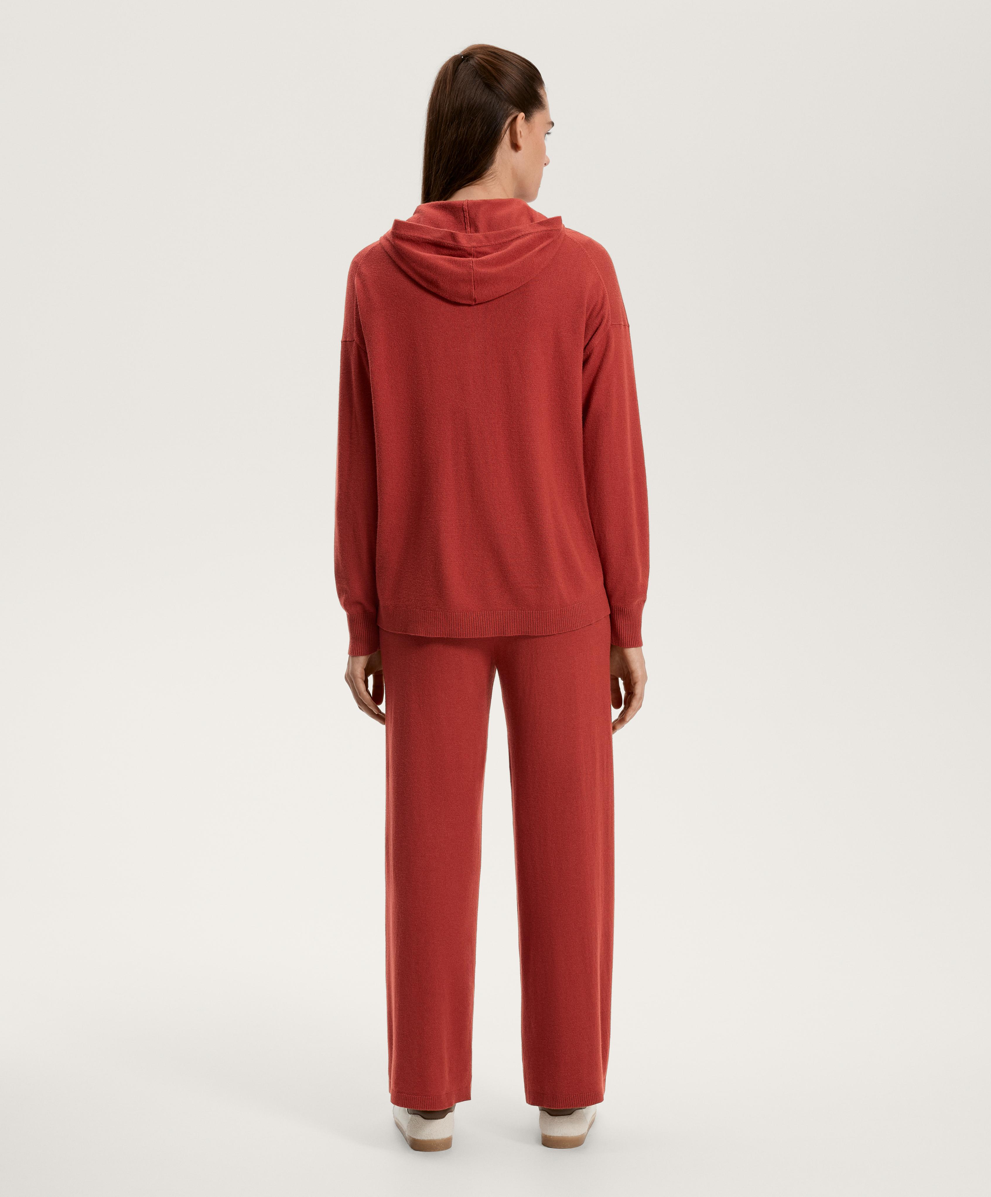 Total look محاكة ببنطلون مستقيم بلون أحمر - تنزيلات