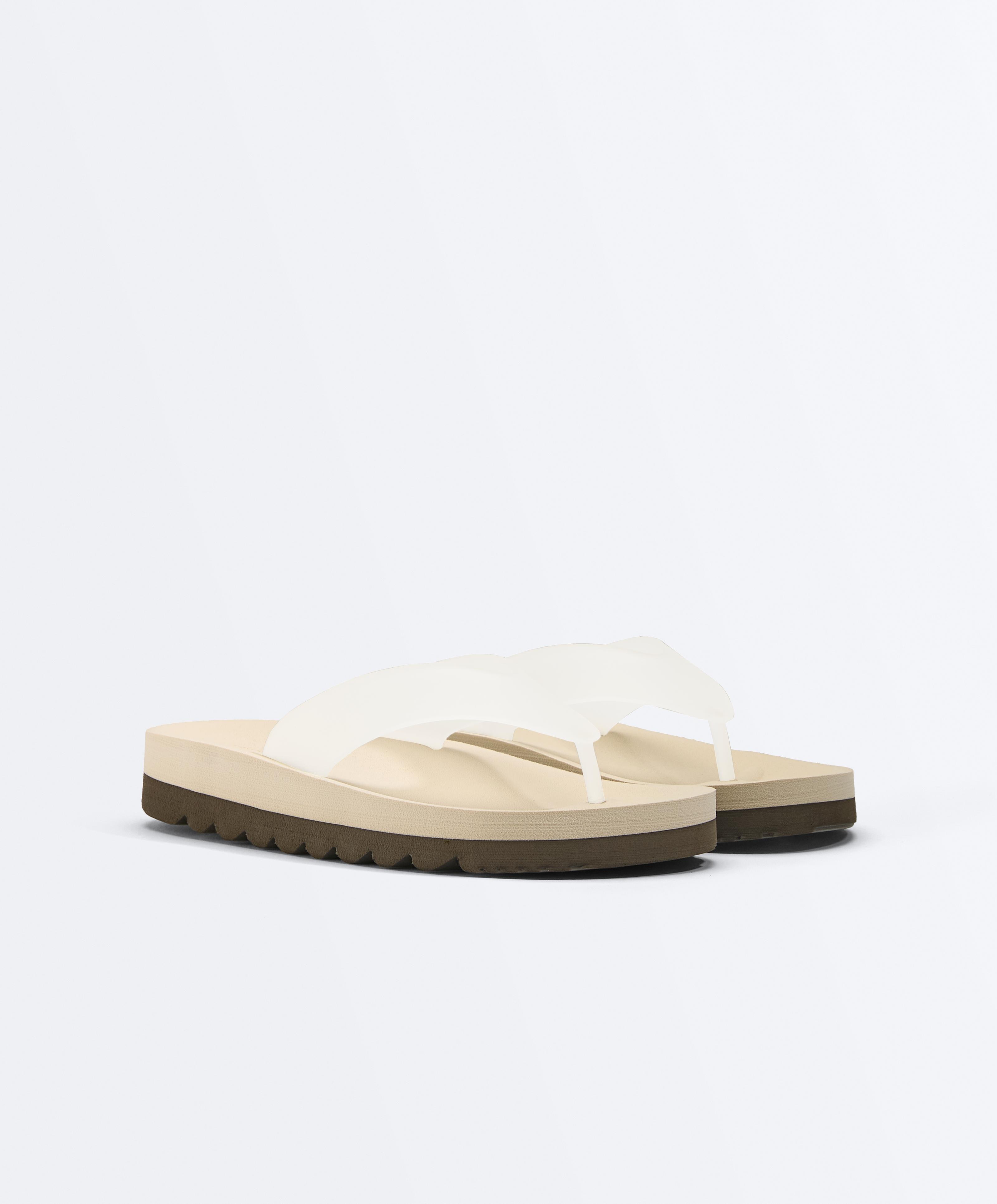 Bademode-Sandalen mit Plateausohle Bademode-Sandalen mit Plateausohle