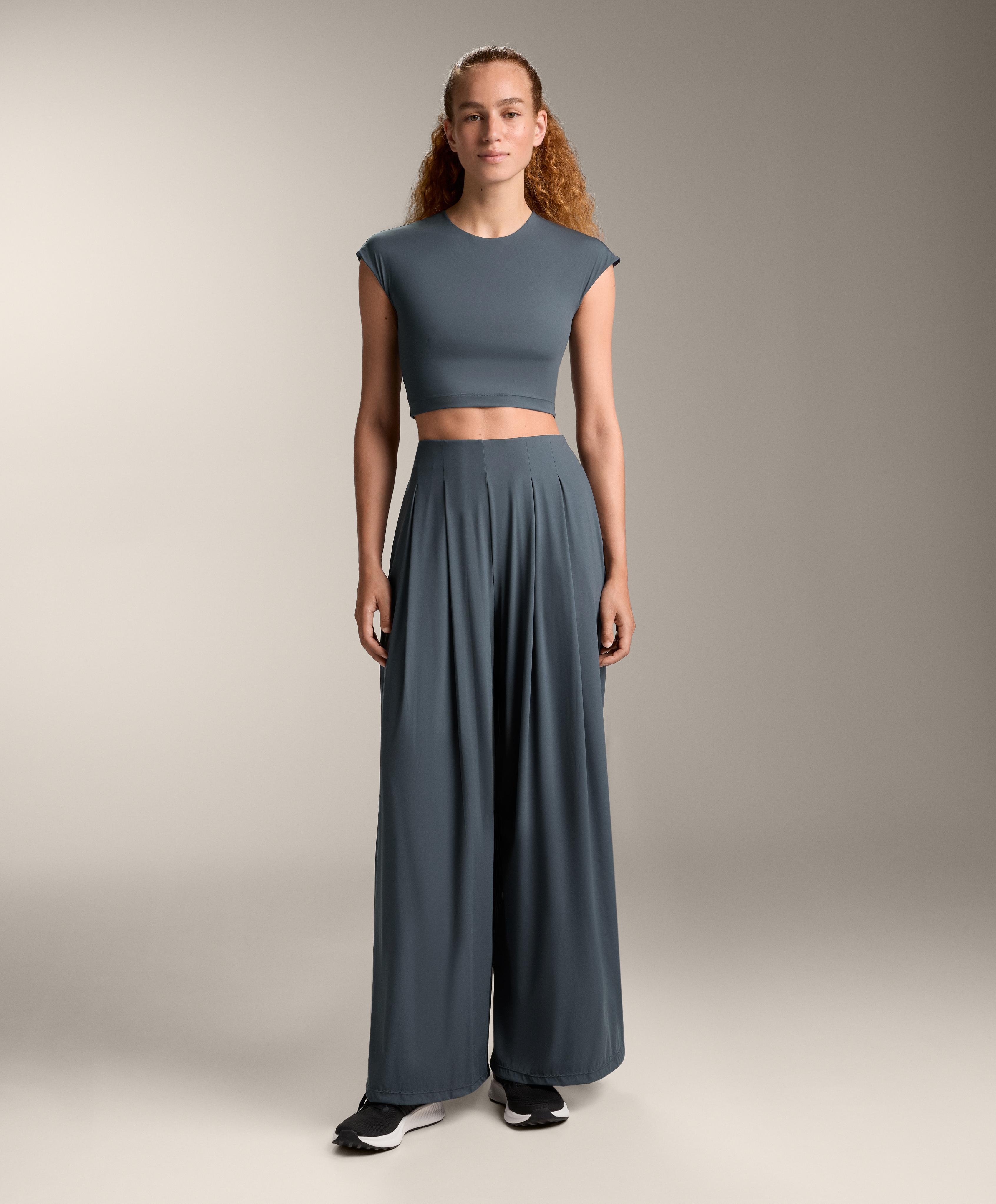 Total look light touch pantalón wide leg azul