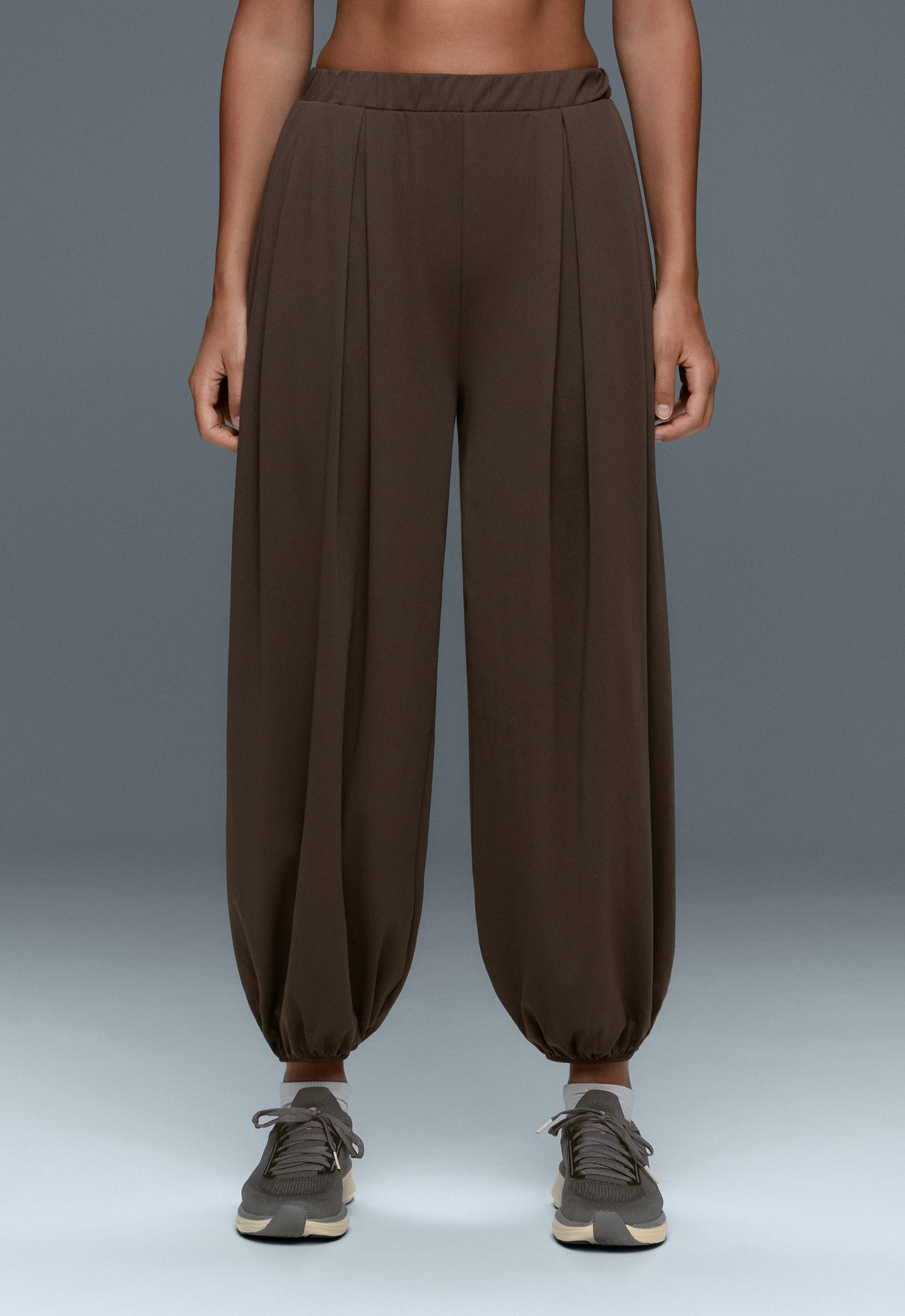 Comfortlux high-waisted pleated joggers — BROWN