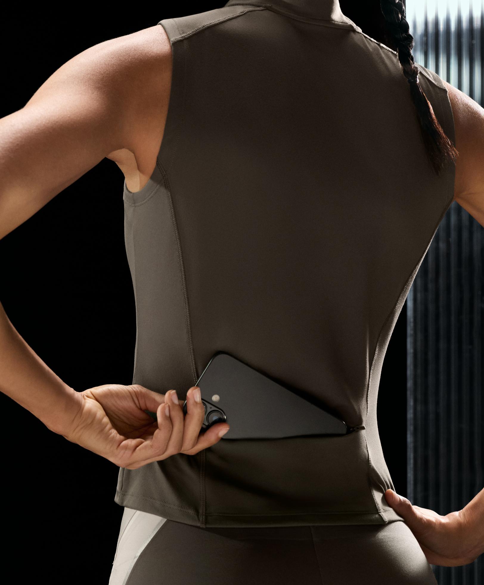 Sleeveless zip T-shirt Sleeveless zip T-shirt