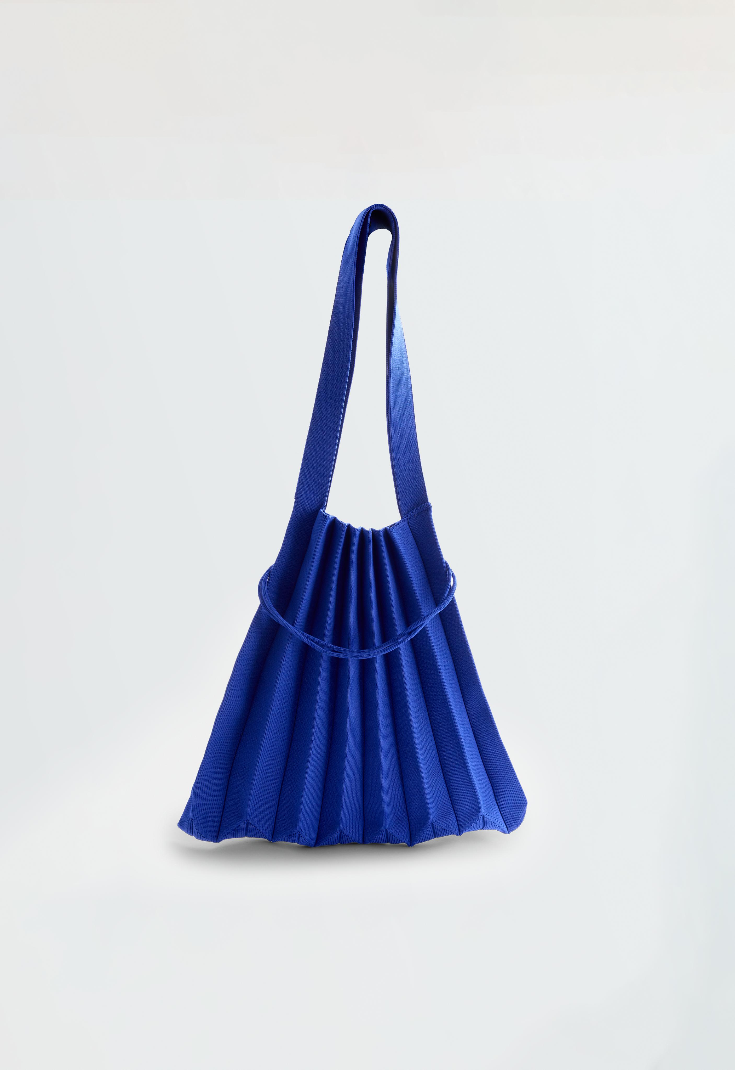 Pleated knit bag — KLEIN BLUE