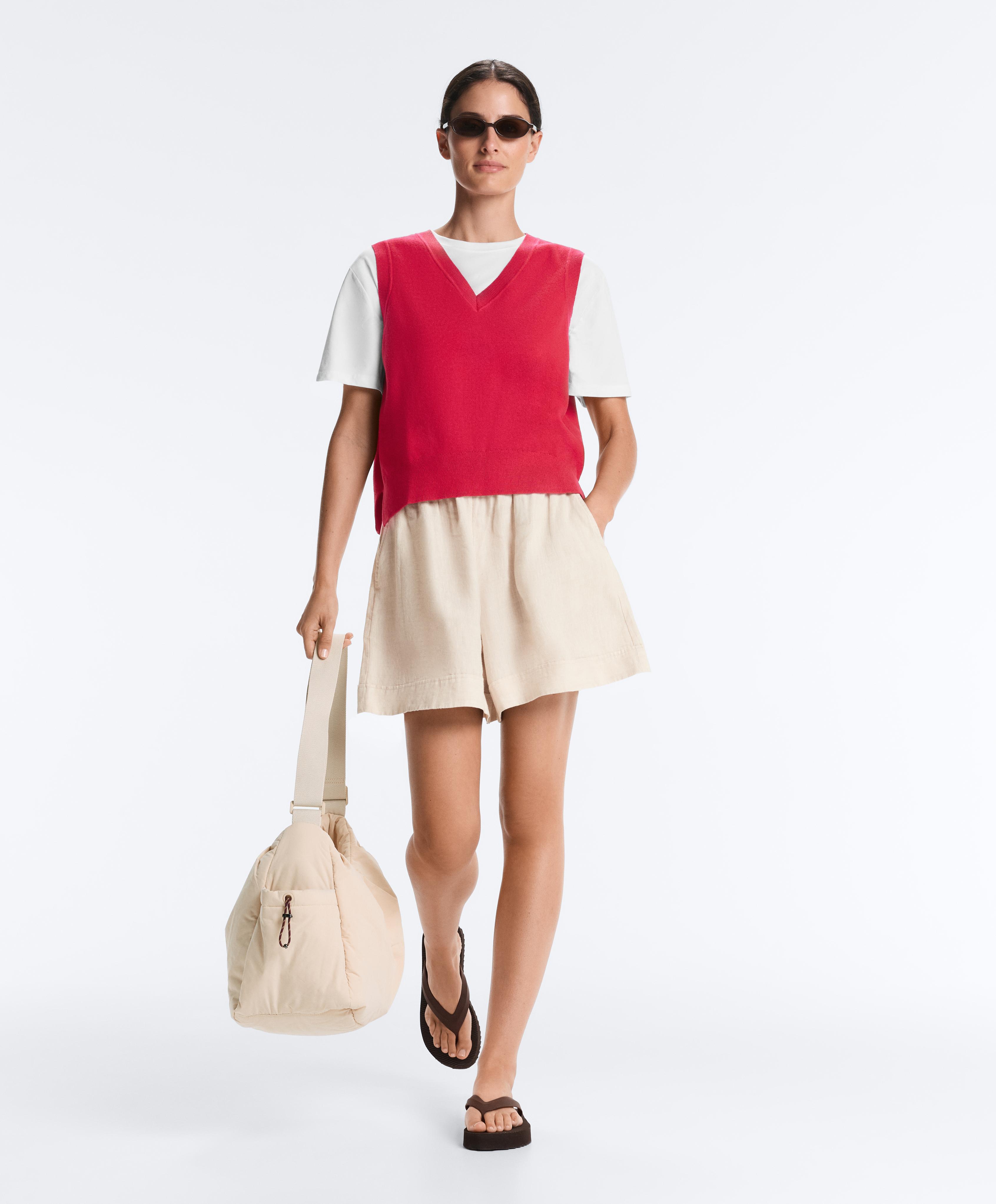 V-neck knit vest — RED