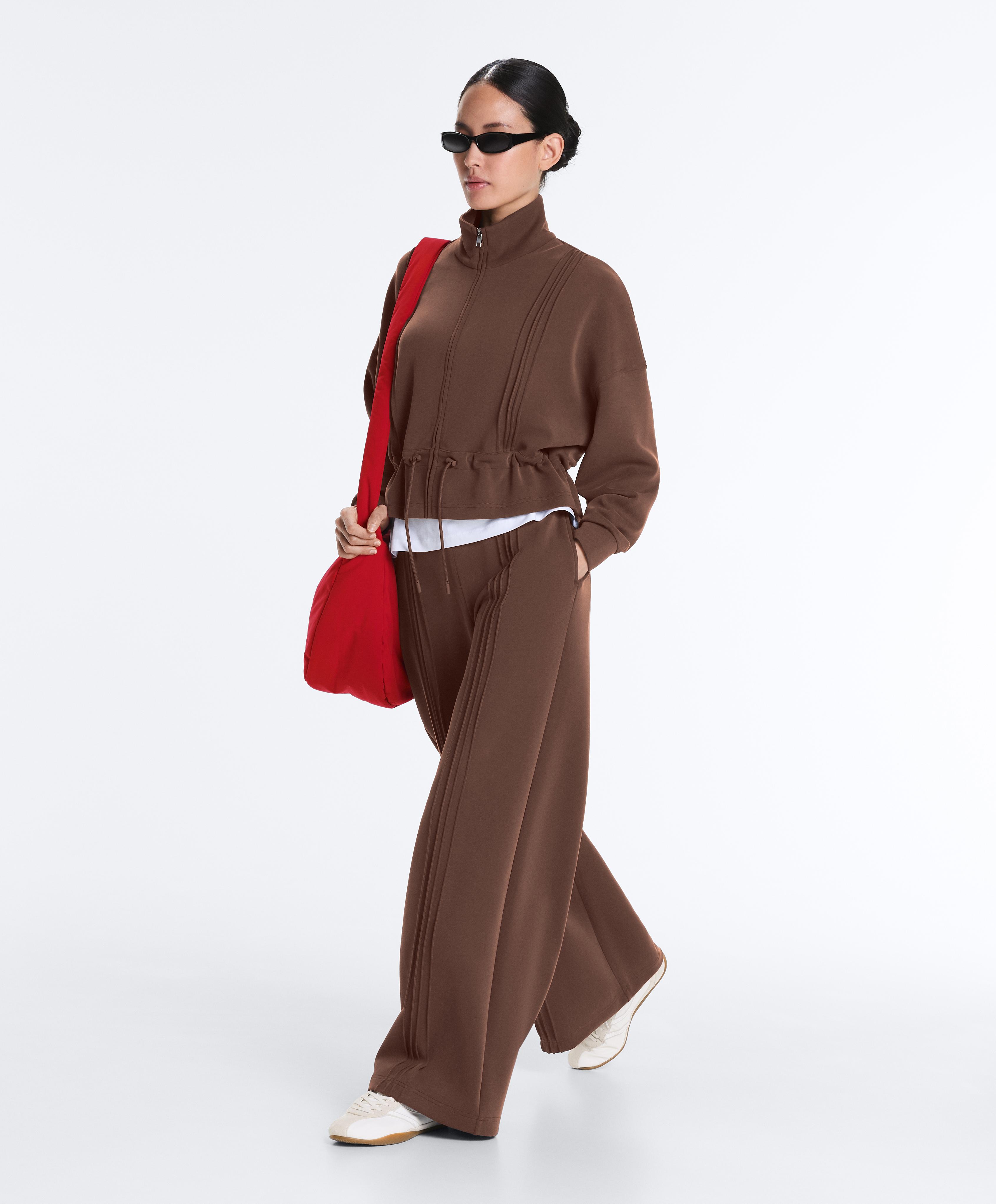 Brown straight-leg total look with soft touch modal and rib trims