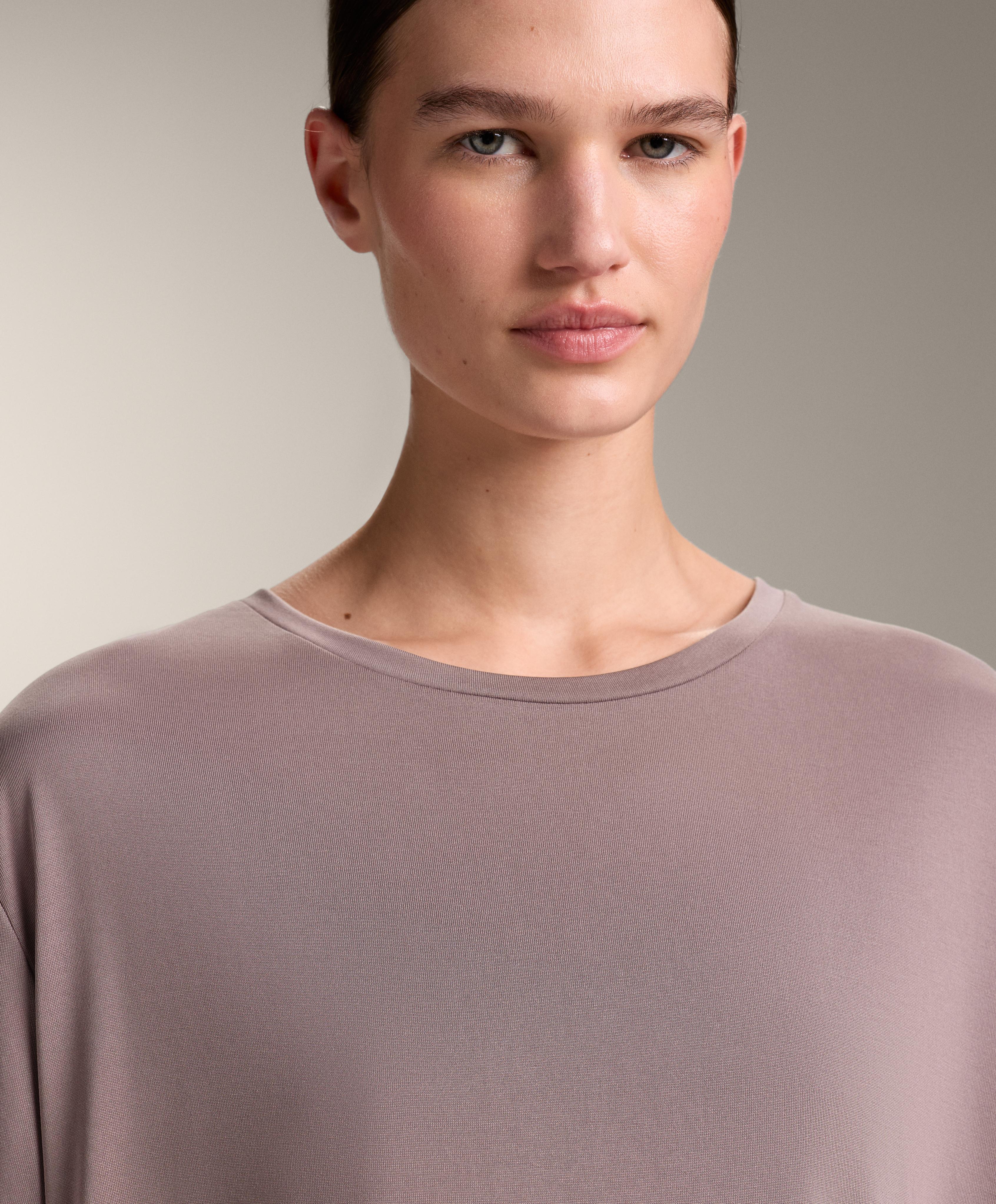 تيشيرت ممزوج بالمودال بأكمام قصيرة