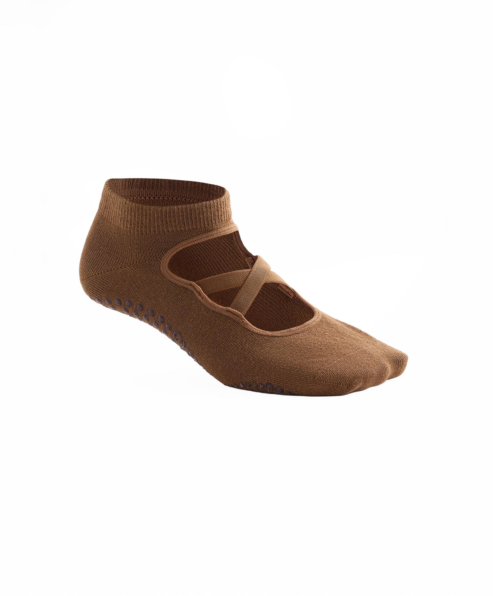 2 pairs of cotton blend crossover strap yoga and Pilates sneaker socks — BURNT YELLOW