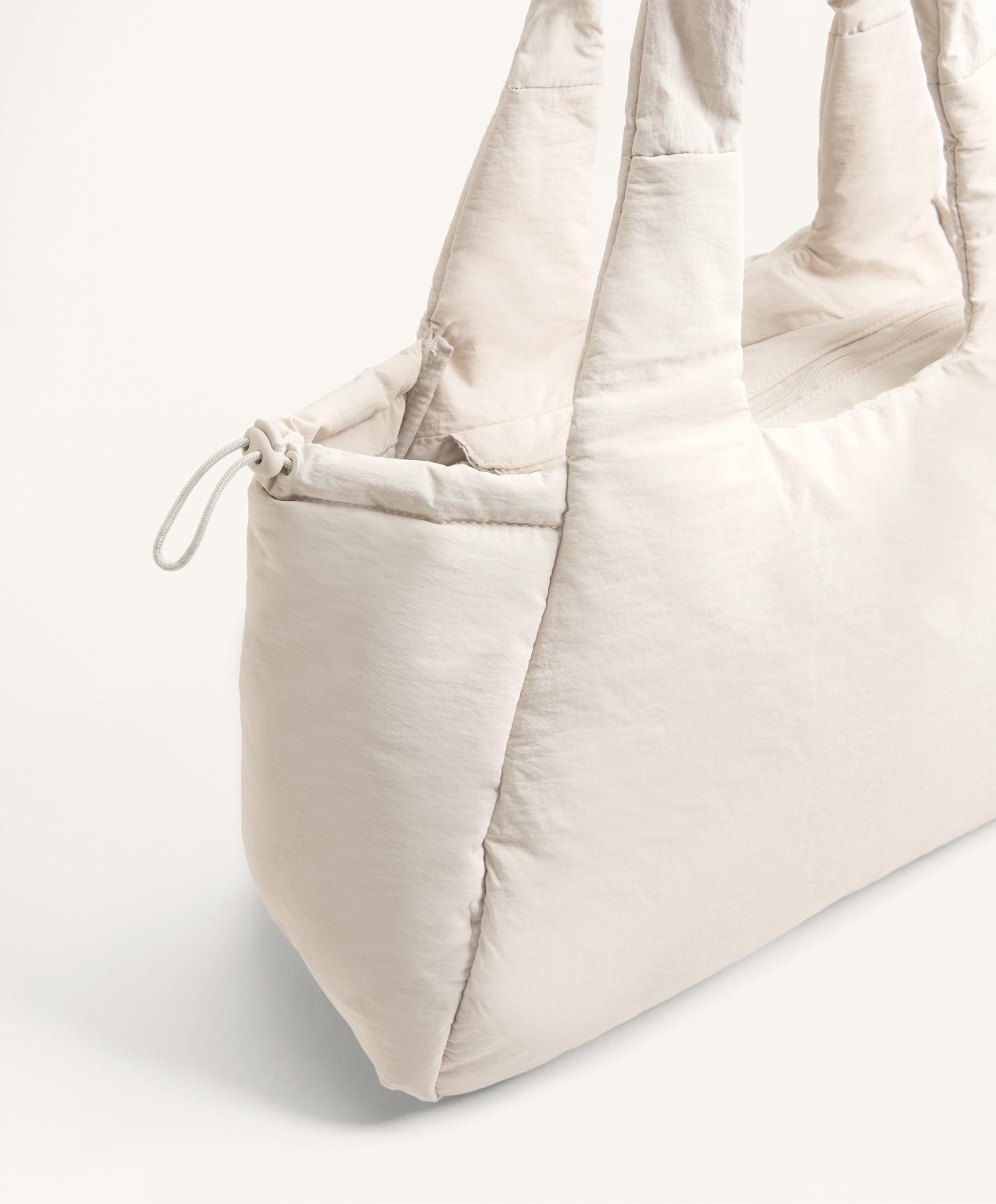 Gathered mat carry bag Gathered mat carry bag
