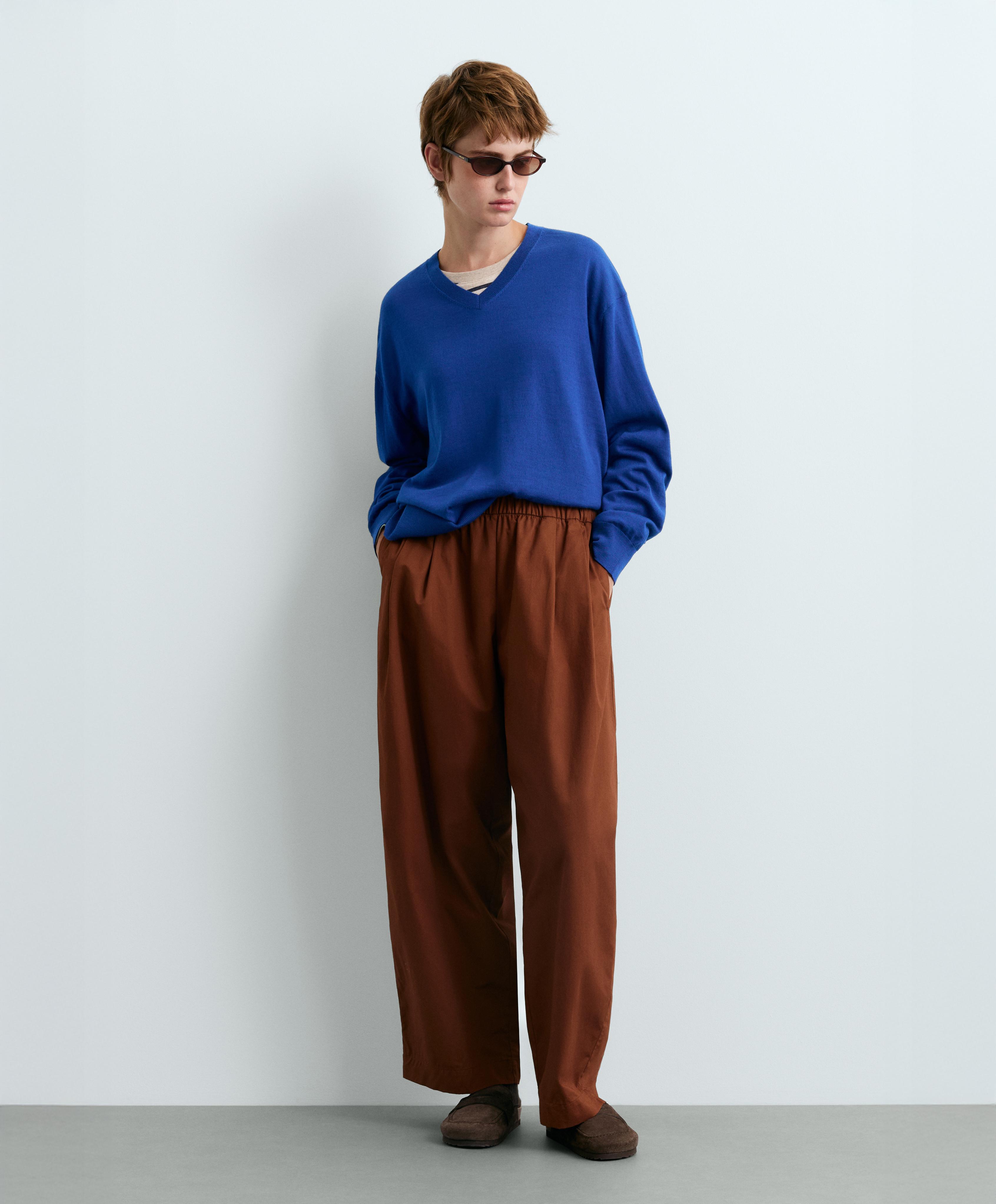100% wool V-neck knit jumper — COBALT