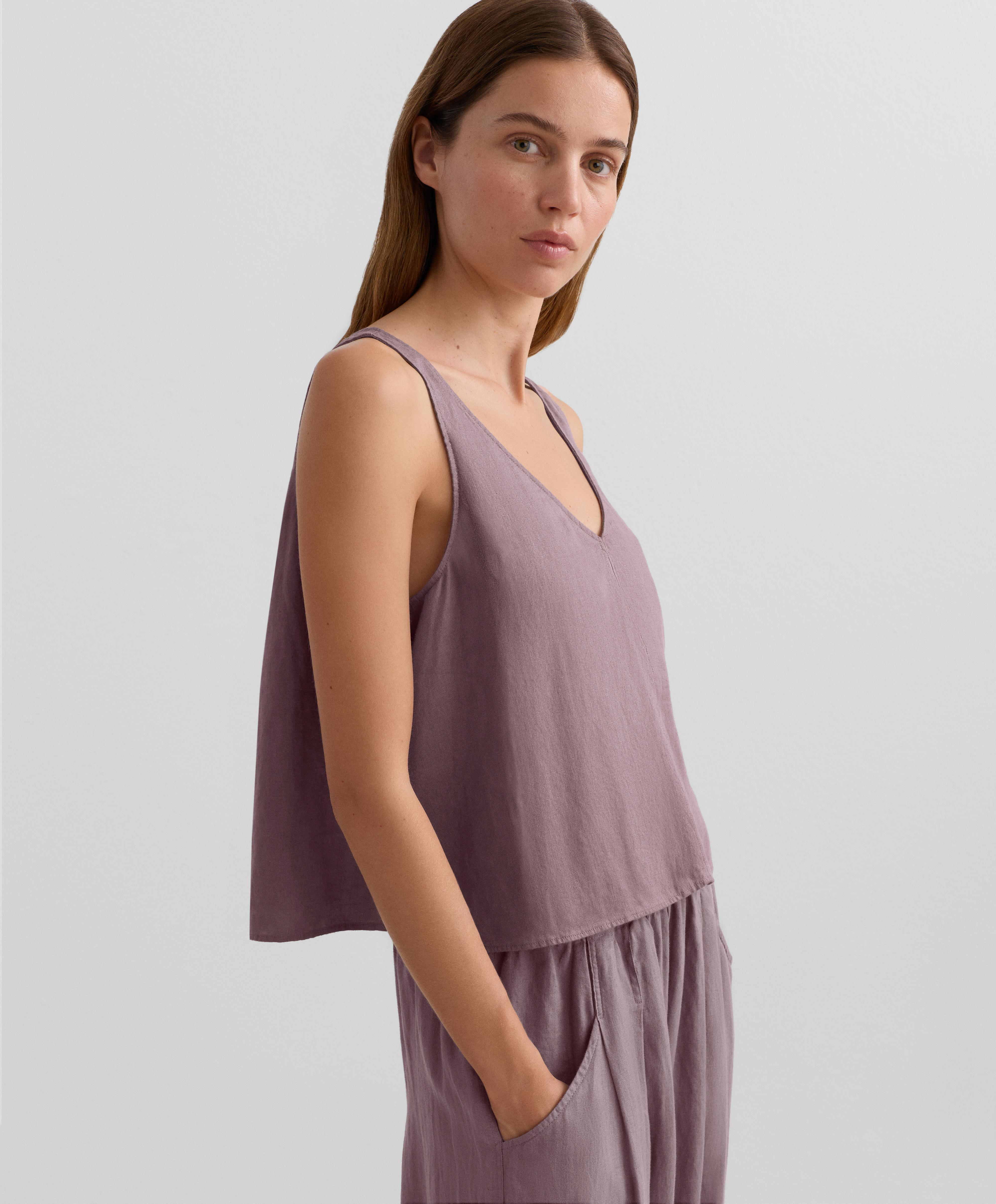 Топ со прерамки и V-изрез од 100% лен