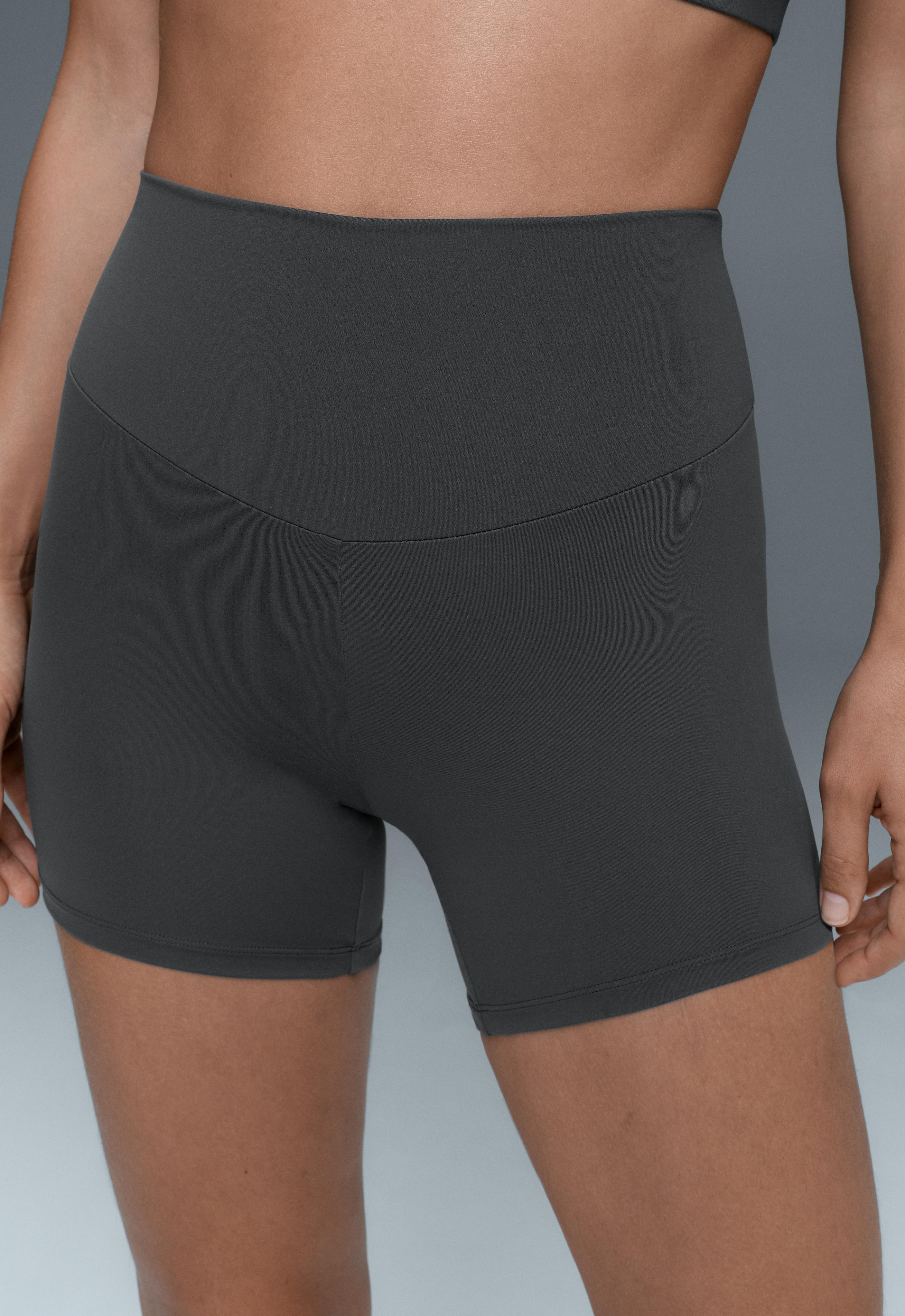 Comfortlux high-waisted 10cm hot pants — STEEL GREY