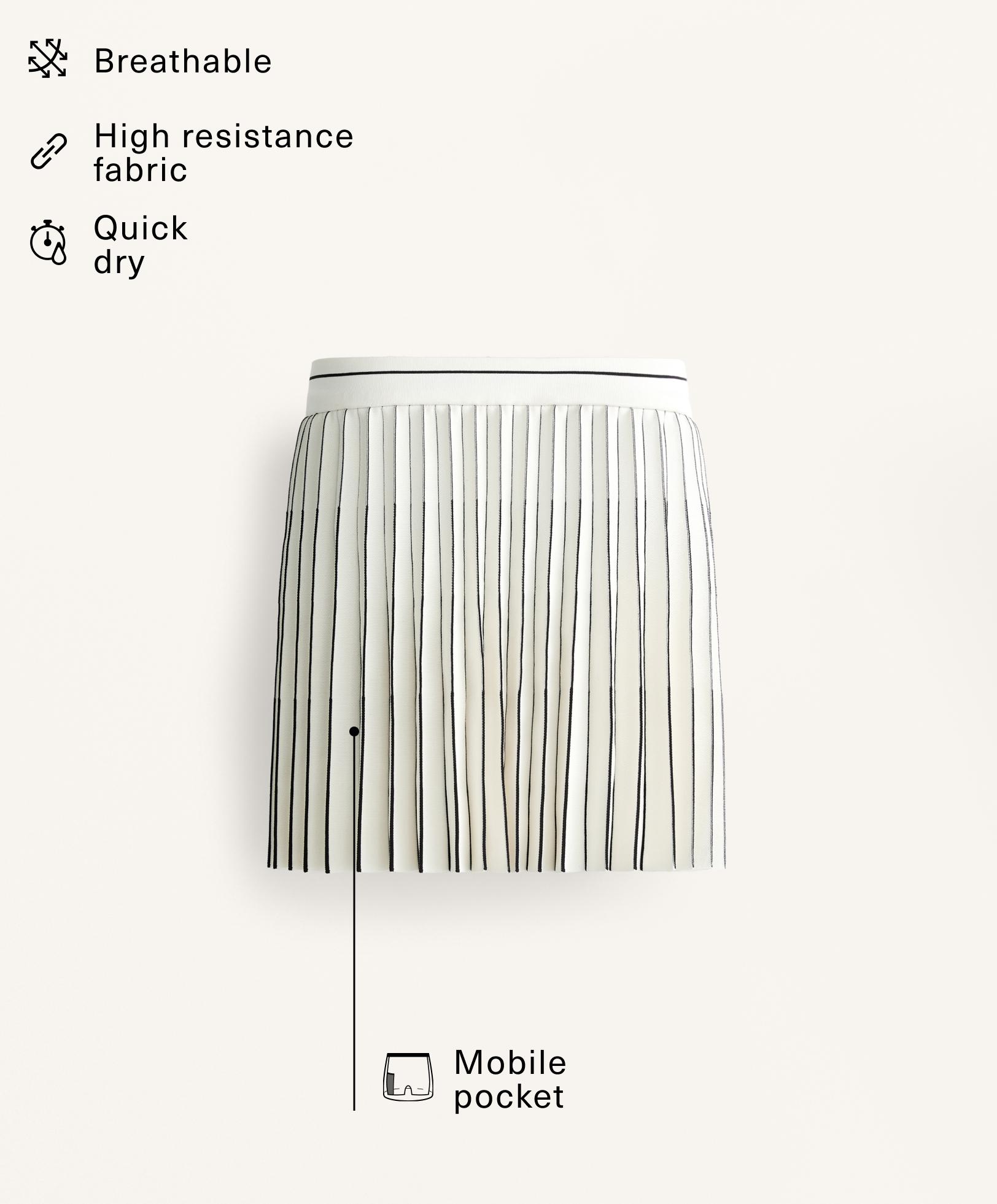Pleated seamless skirt