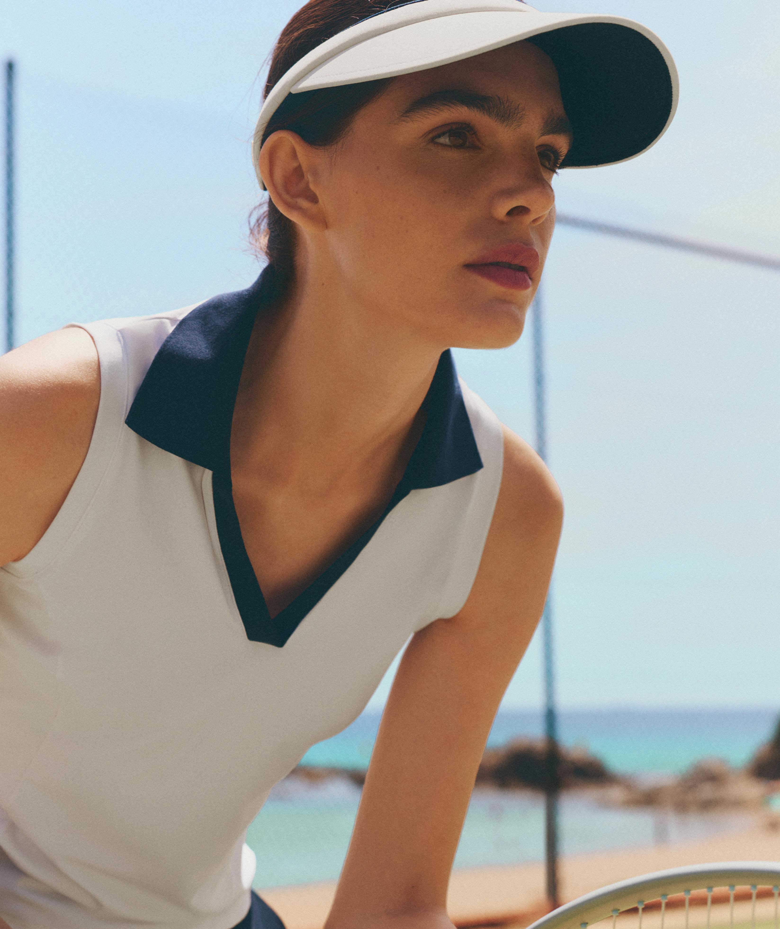 Contrast sports visor — WHITE