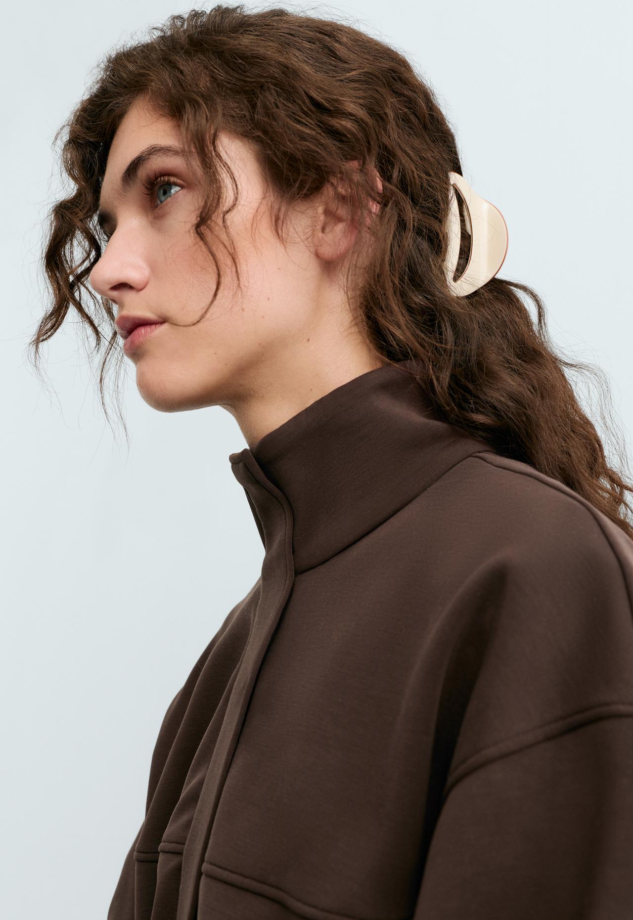 Long hair clasp with piping — PALE BROWN
