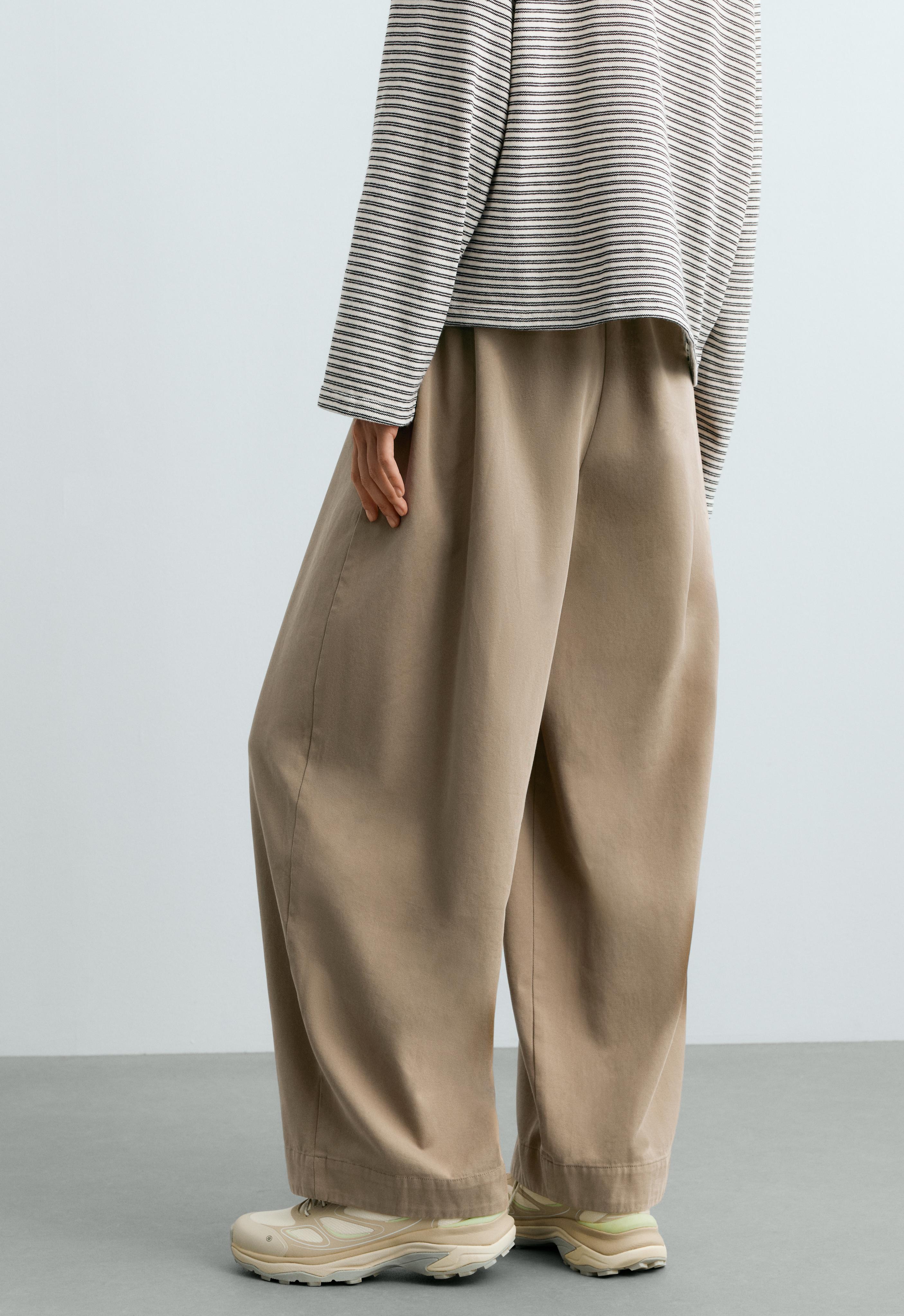 Tapered-Hose mit Falten aus 91 % Baumwolle und 9 % Wolle