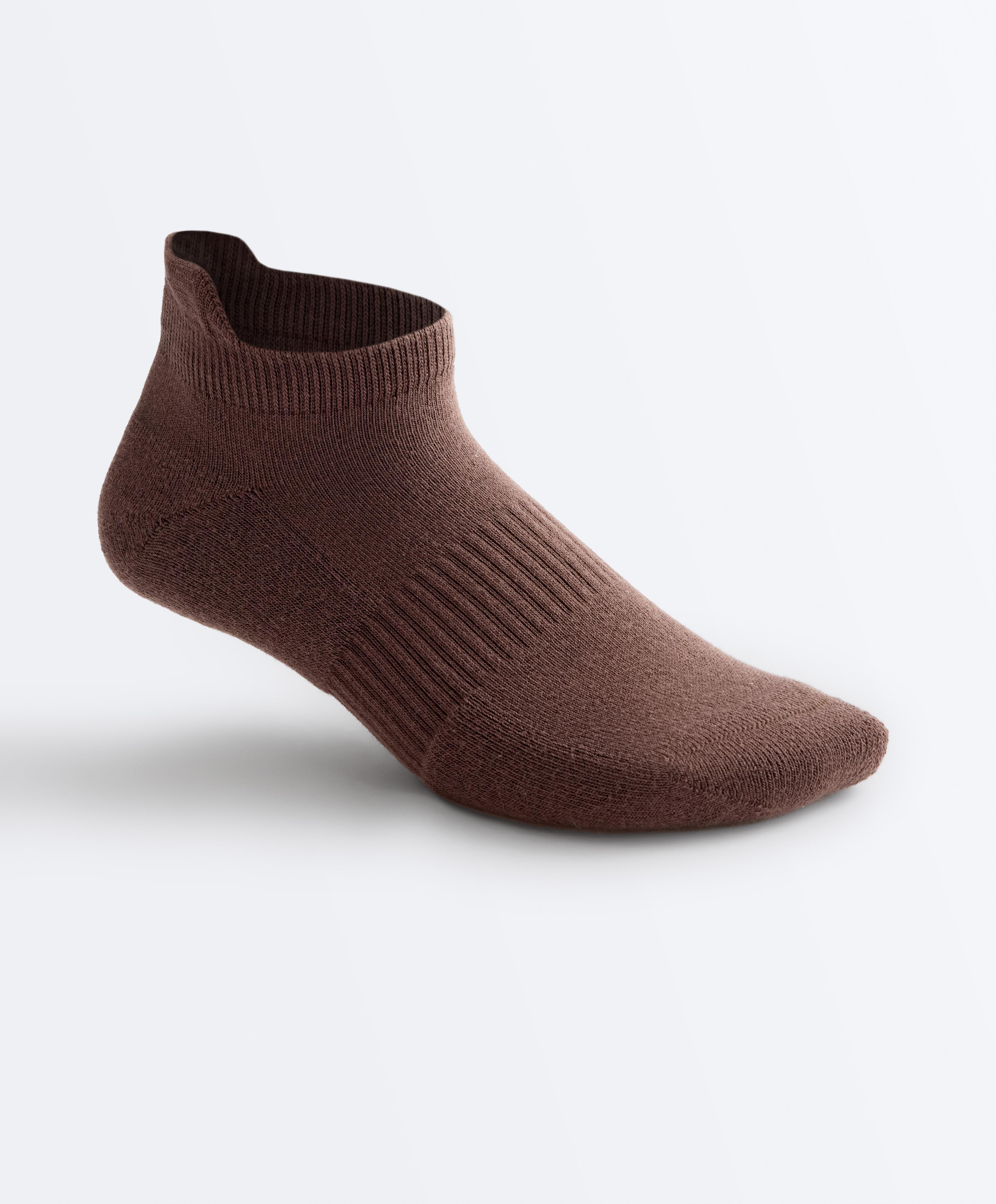 3 pairs of cotton blend sports sneaker socks with heel tab — CHOCOLATE