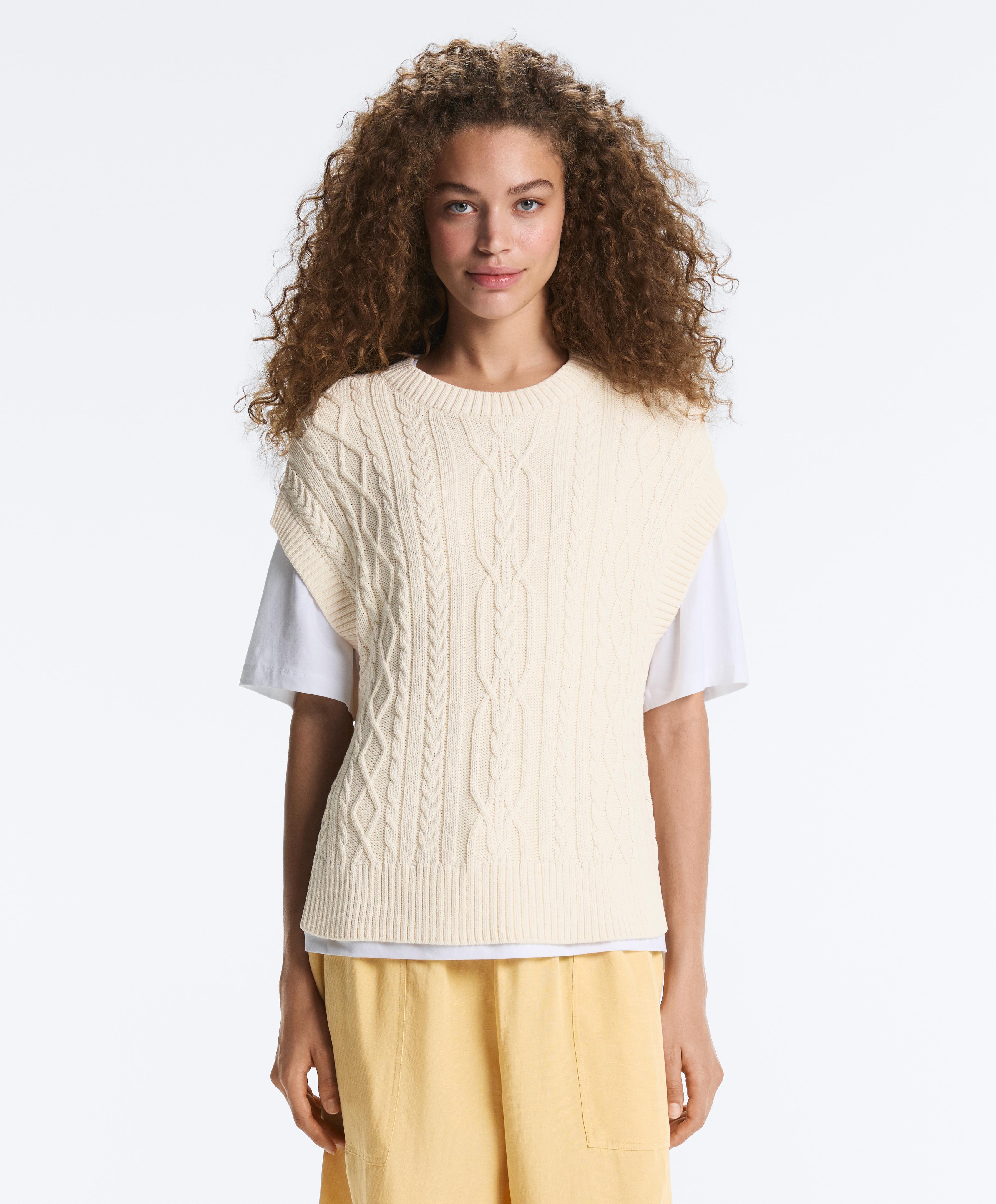 Cable knit round neck vest — ECRU
