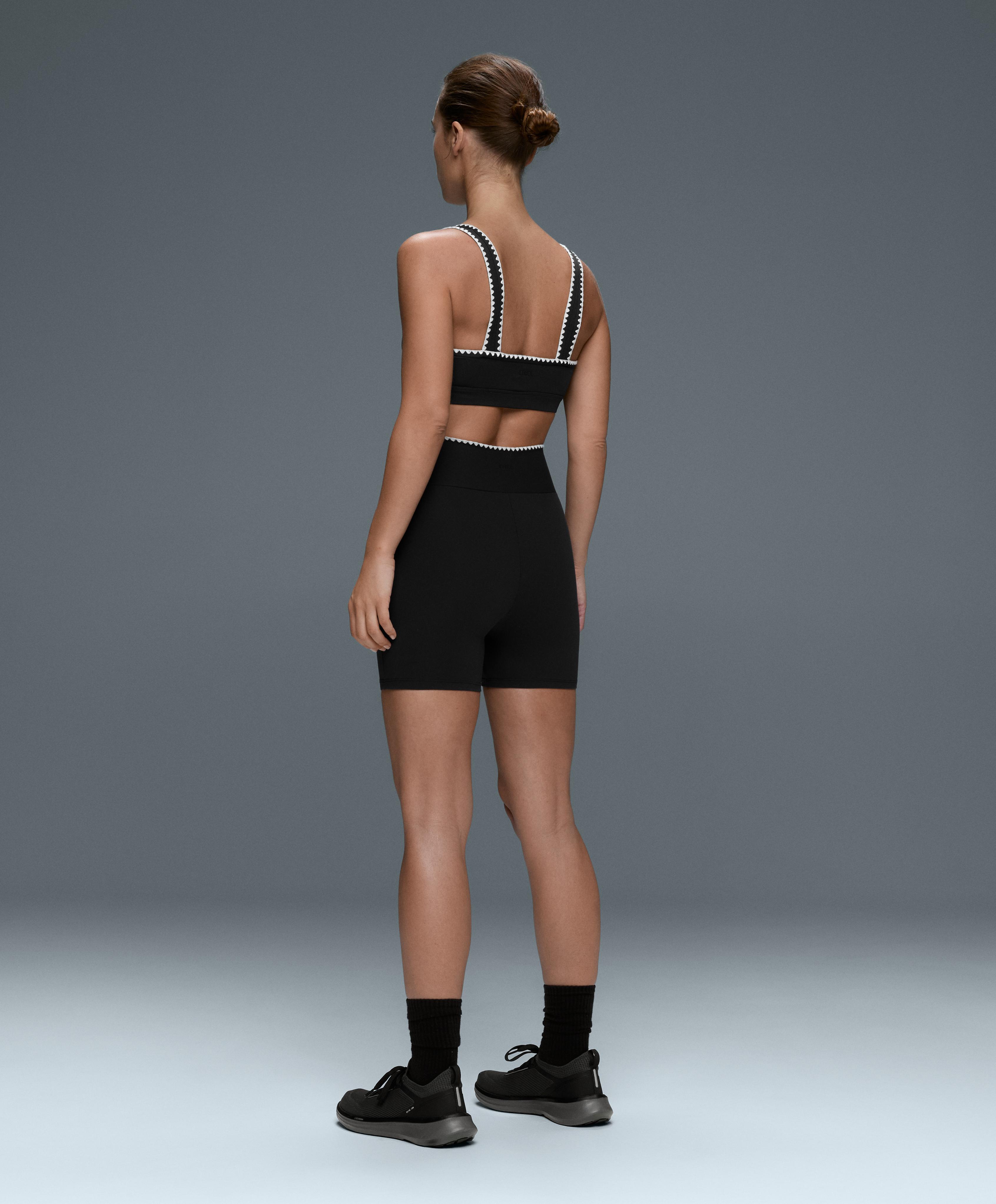Comfortlux V-waist 10cm hot pants with contrast stitching — BLACK