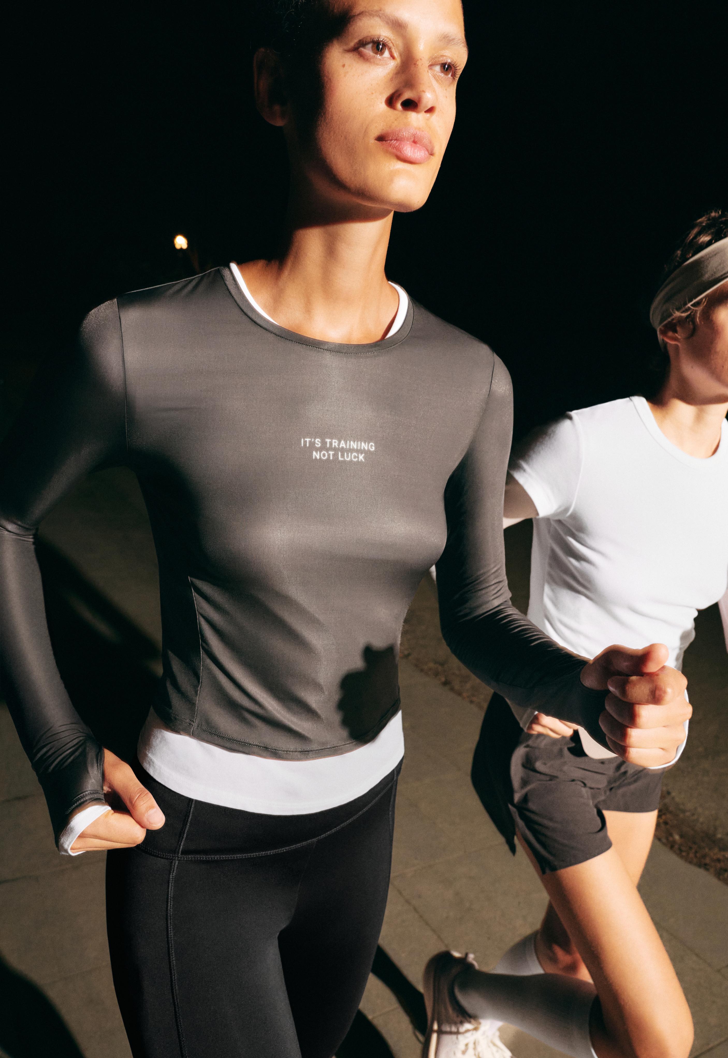Long-sleeved technical T-shirt with text Long-sleeved technical T-shirt with text