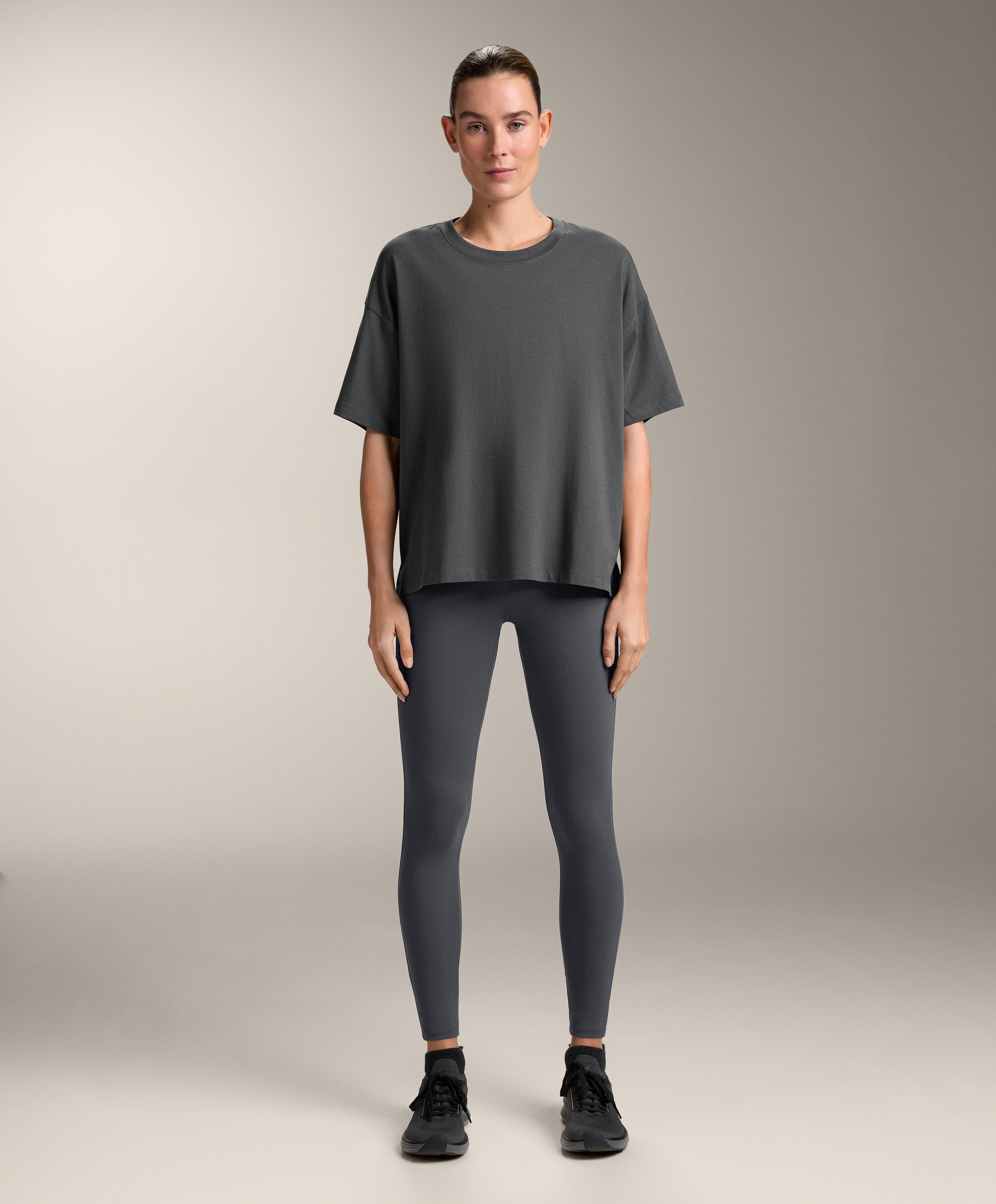 تيشيرت بأكمام قصيرة من مزيج القطن تيشيرت بأكمام قصيرة من مزيج القطن