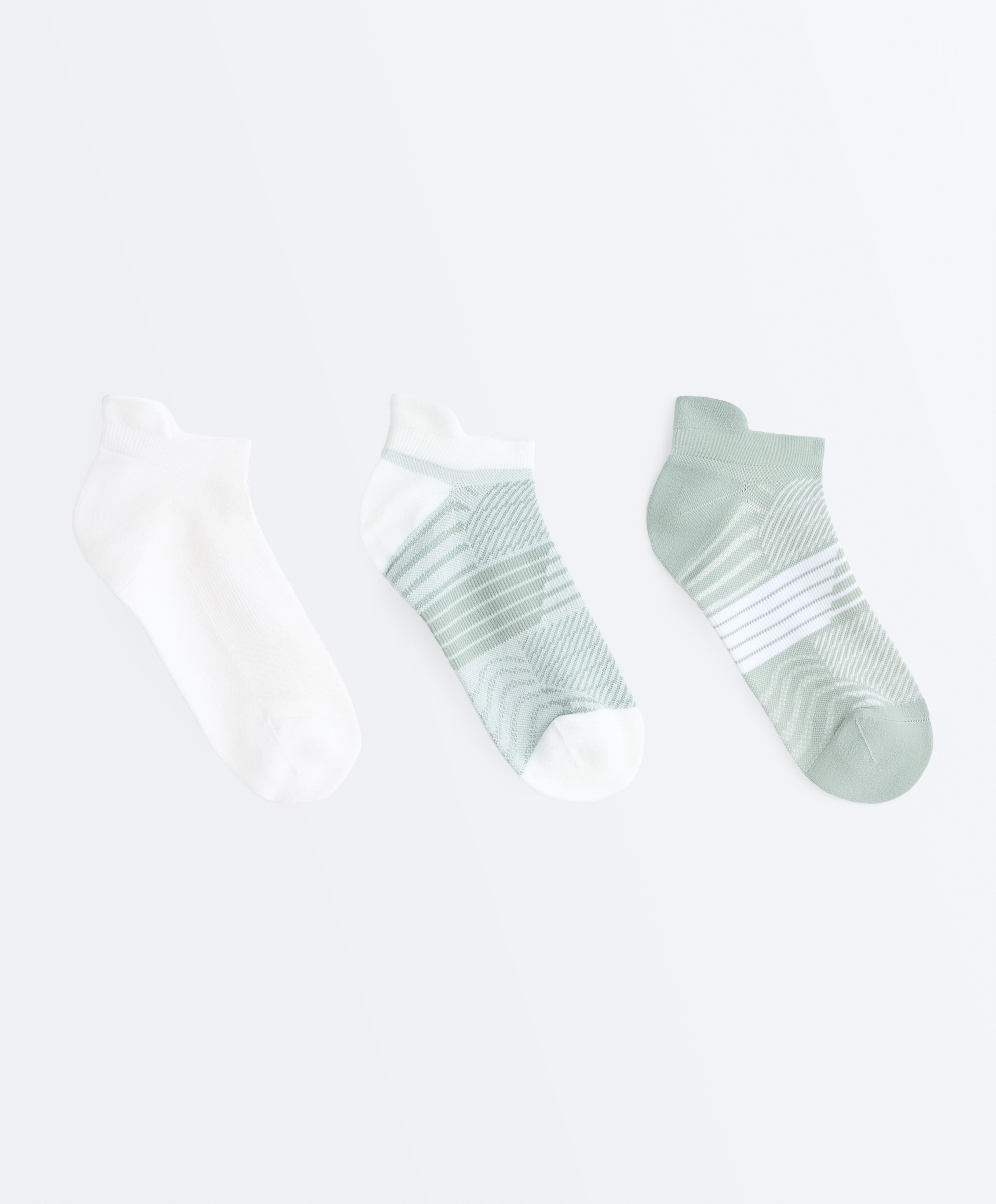 3 pairs of polyamide blend sports sneaker socks with heel tab