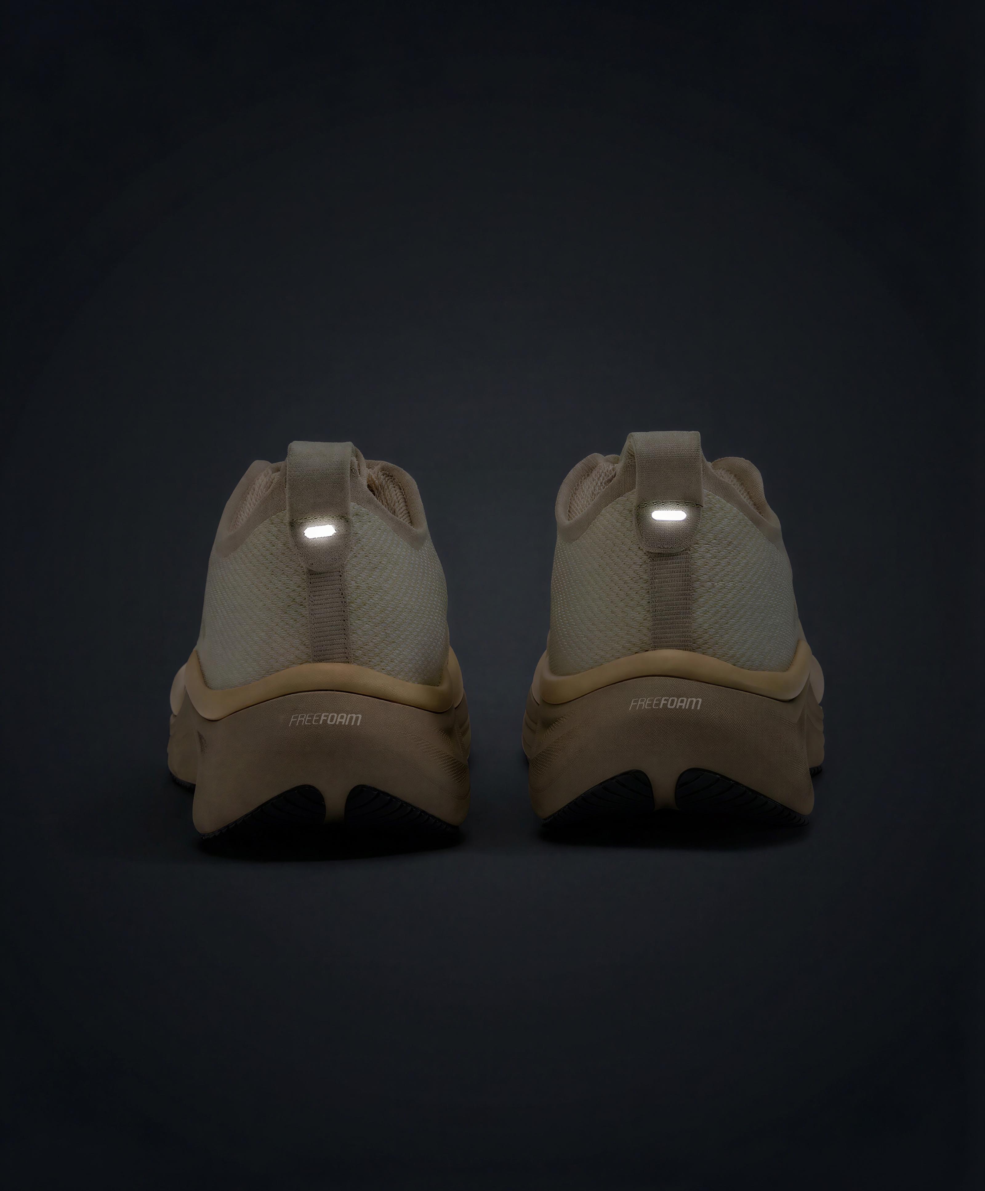 OY/PR 907 Running Trainers — PEACH