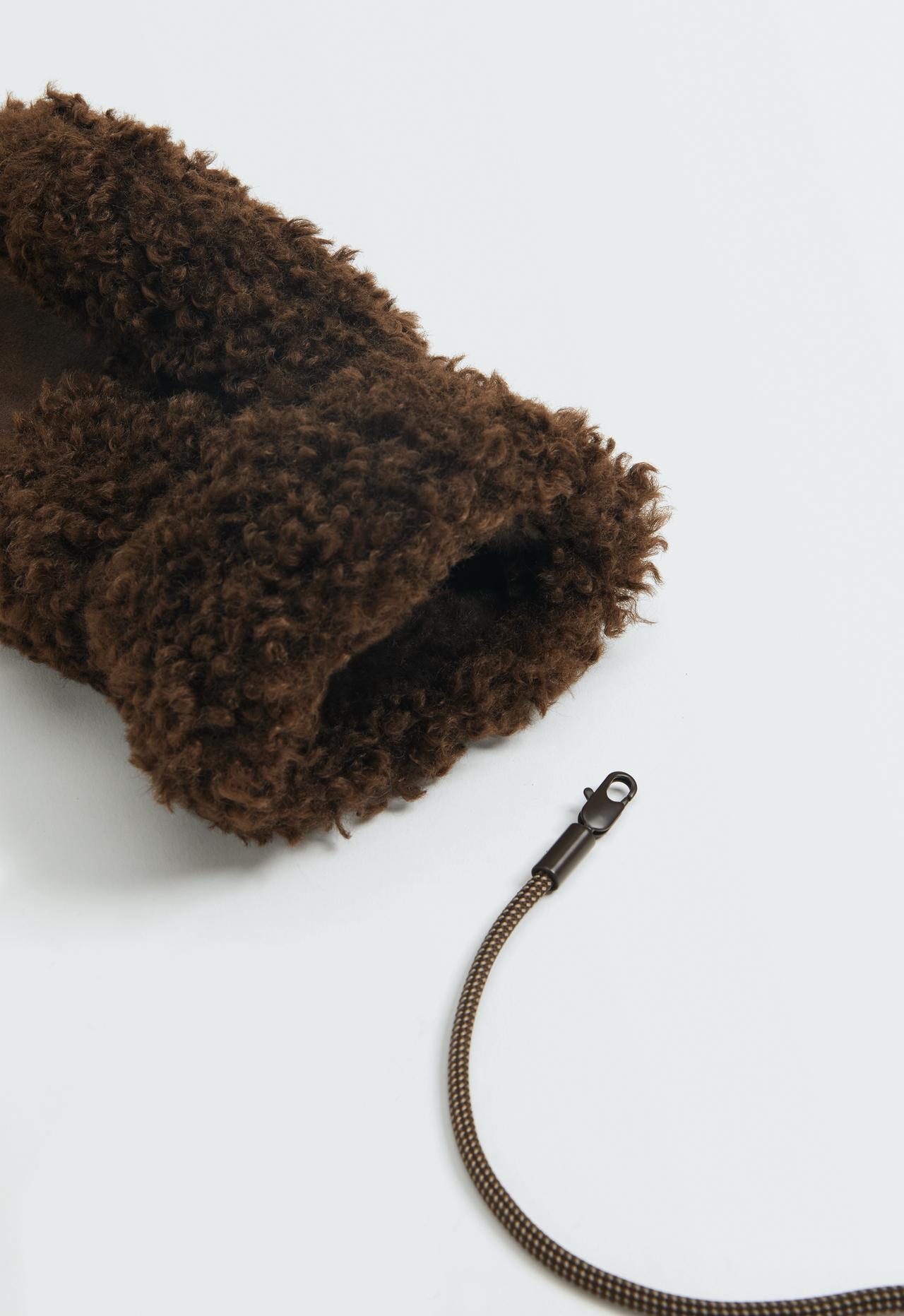 Faux-shearling-effect mittens — CHOCOLATE
