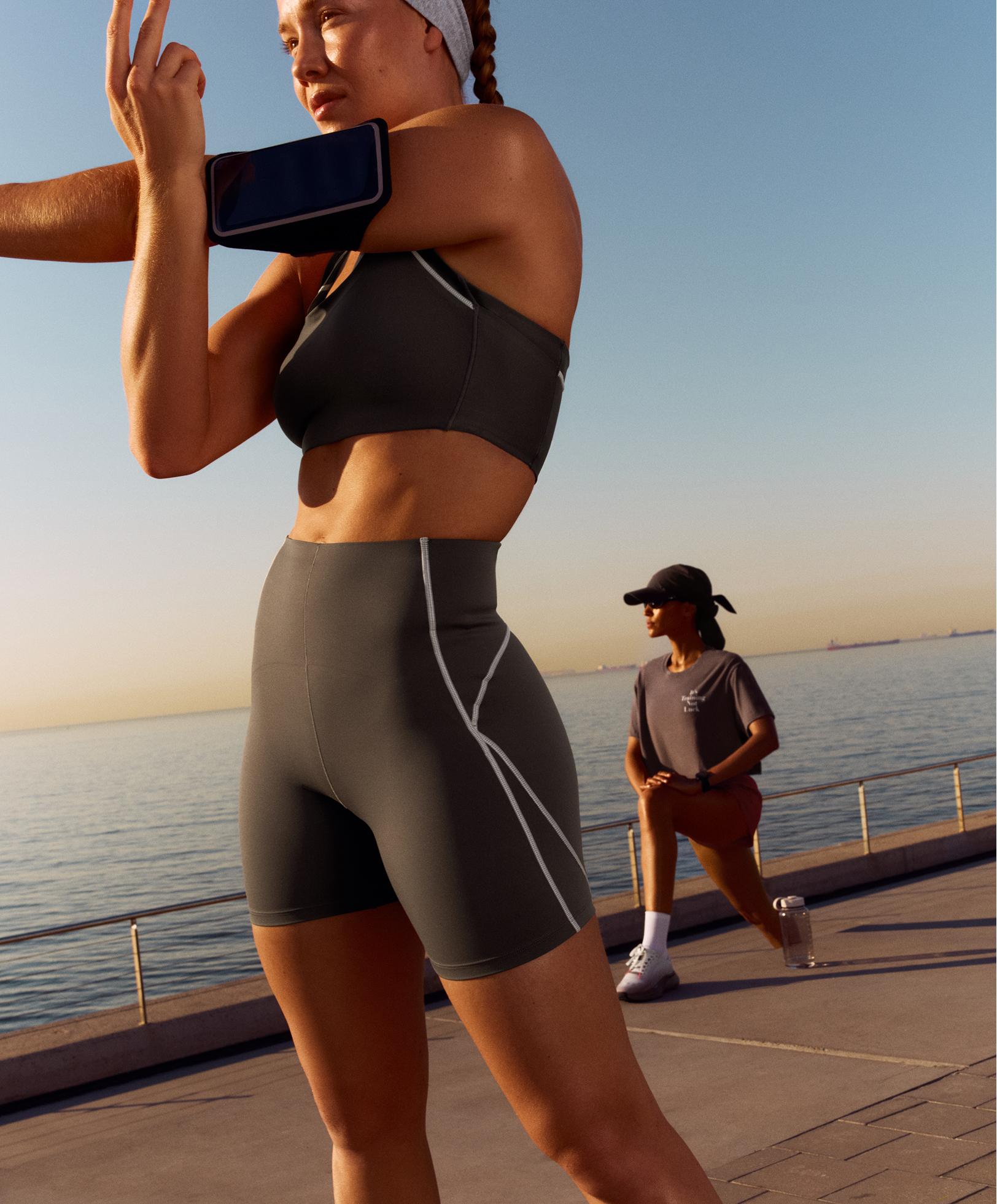 Touchscreen armband phone holder Touchscreen armband phone holder