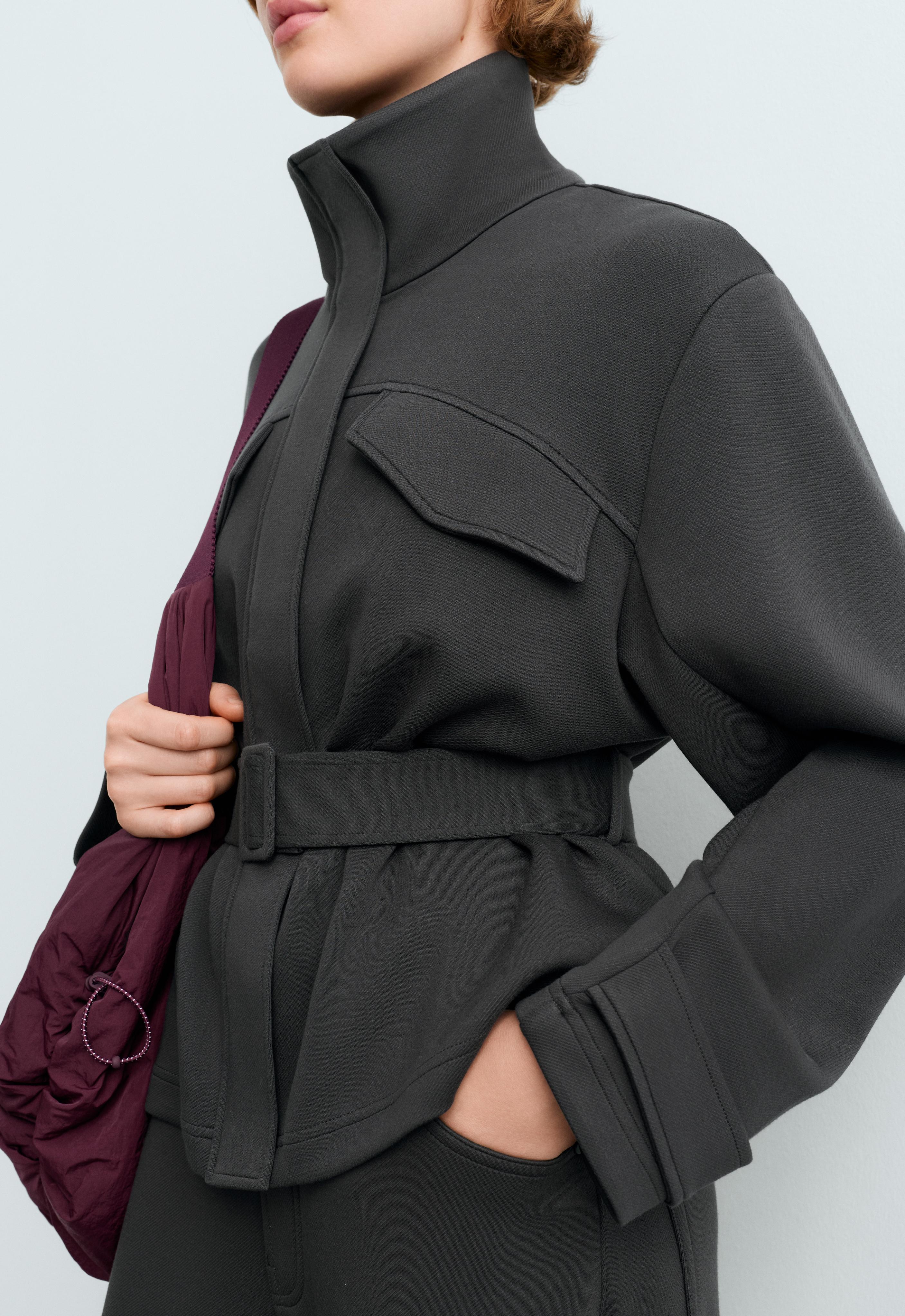 Chaqueta bolsillos cinturón