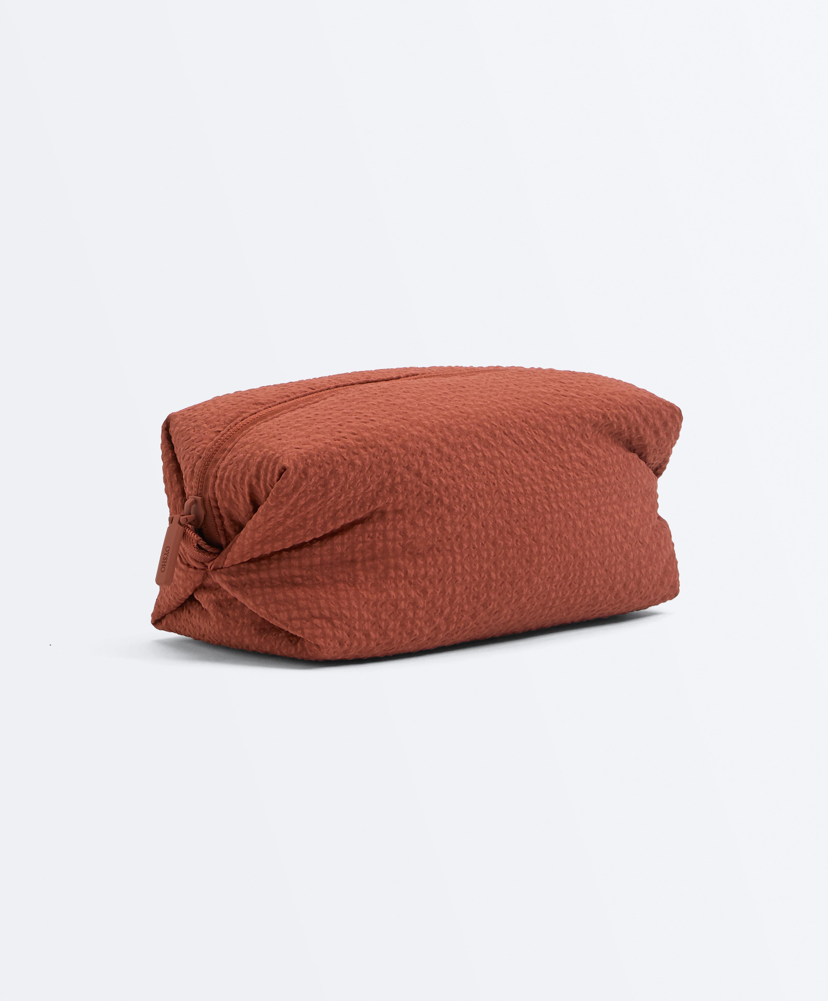 Textured wash bag