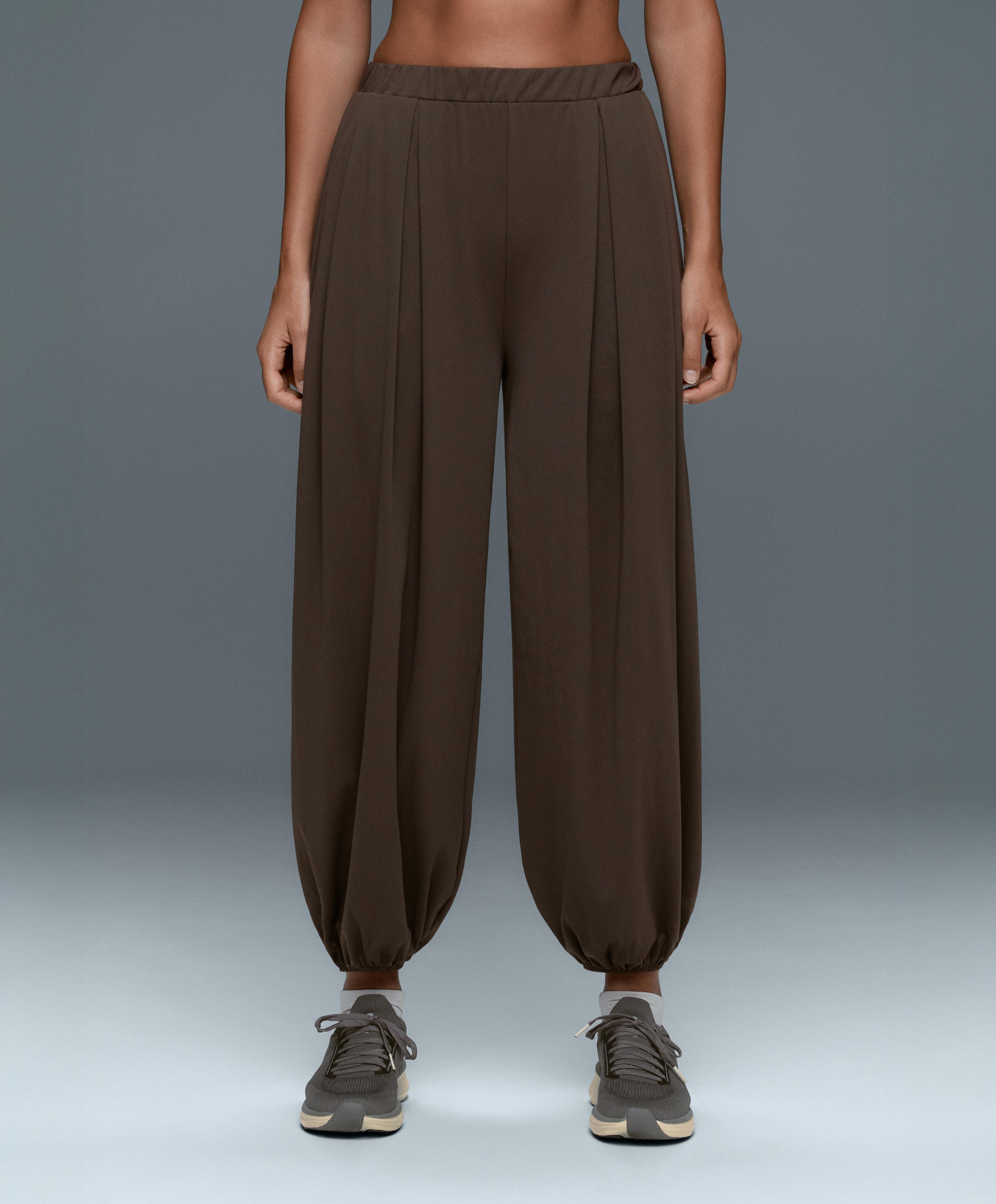 Comfortlux high-waisted pleated joggers — BROWN