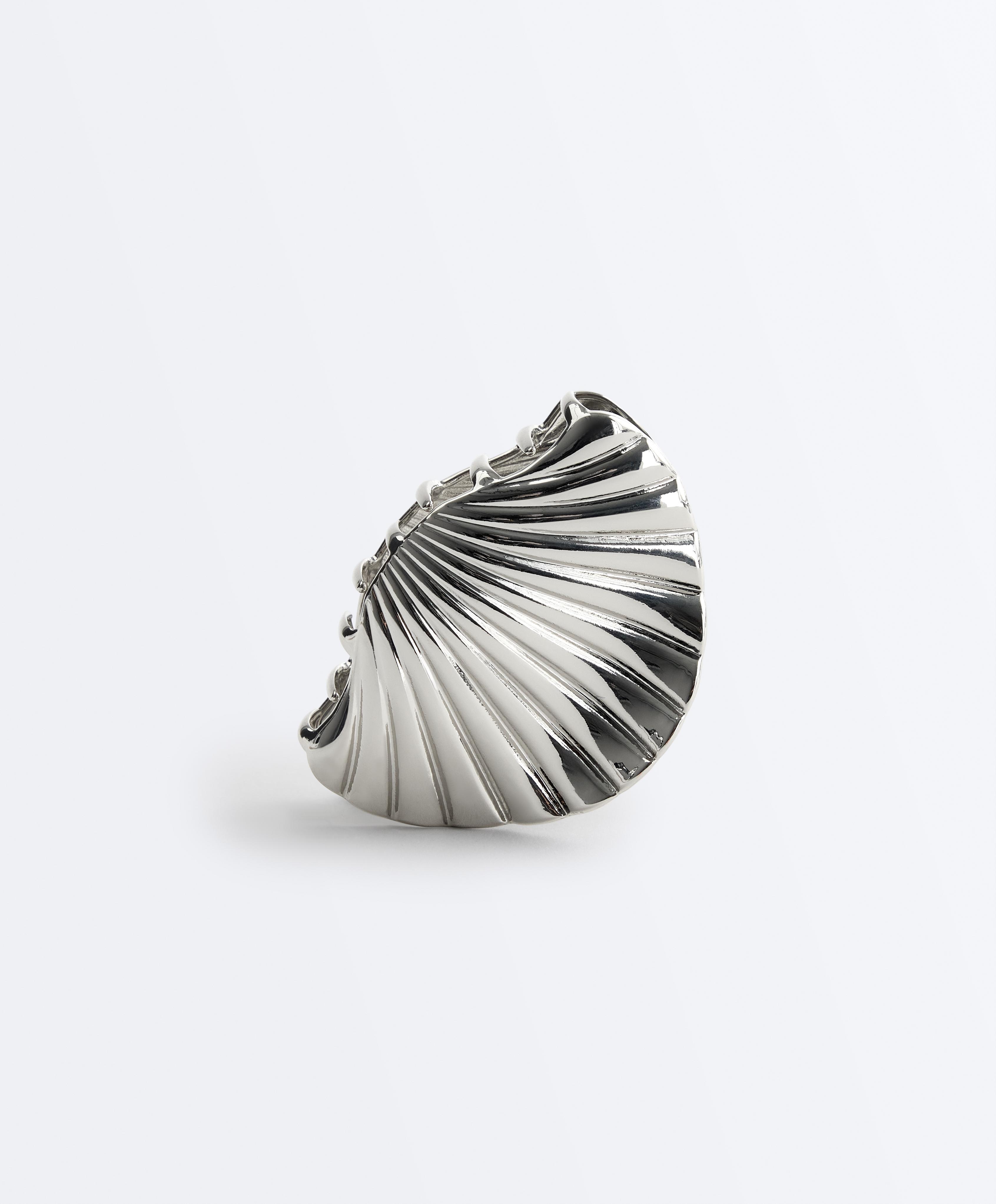 Shell metallic hair clip Shell metallic hair clip