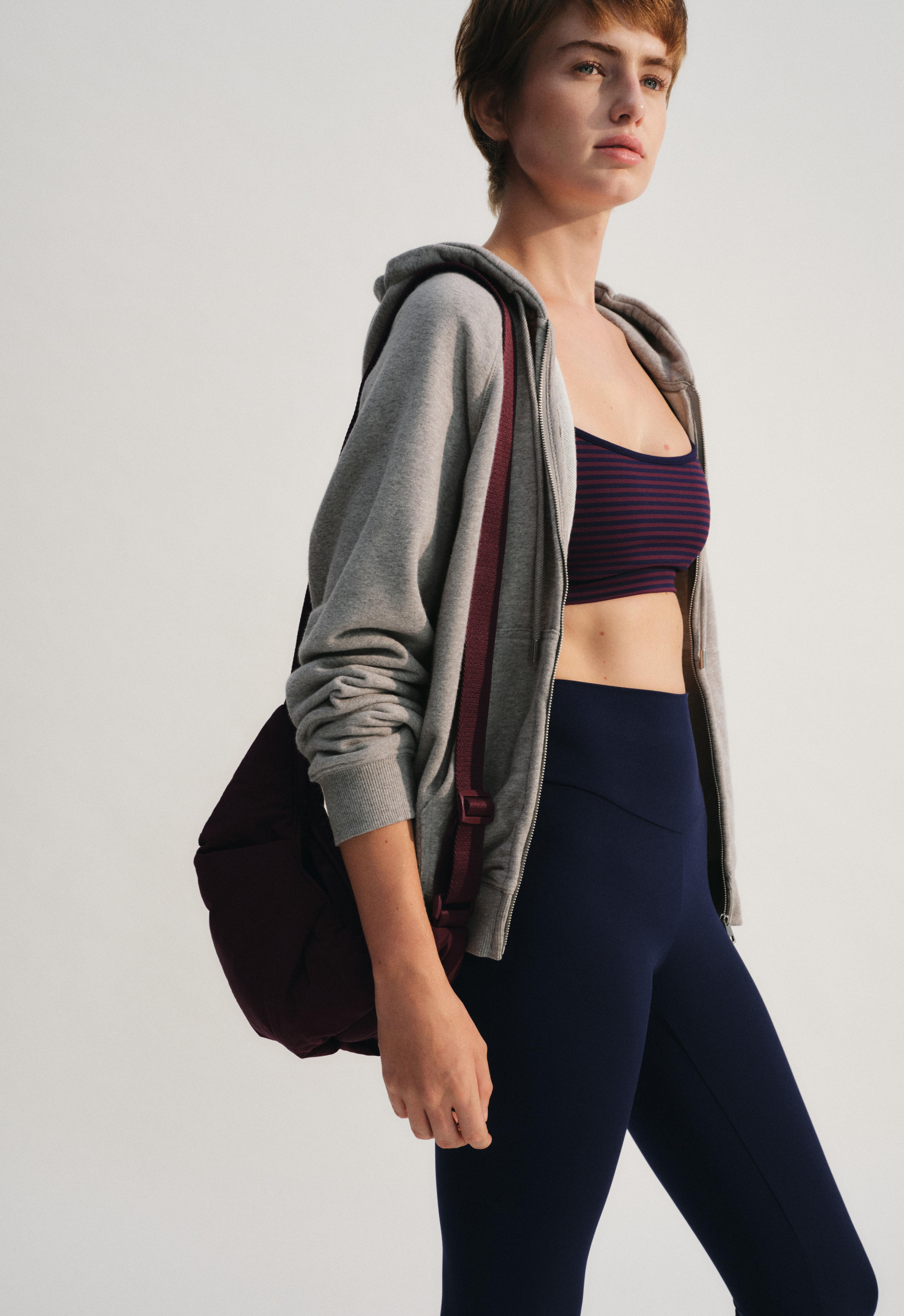 Low-support striped Comfortlux sports bra — STRAWBERRY