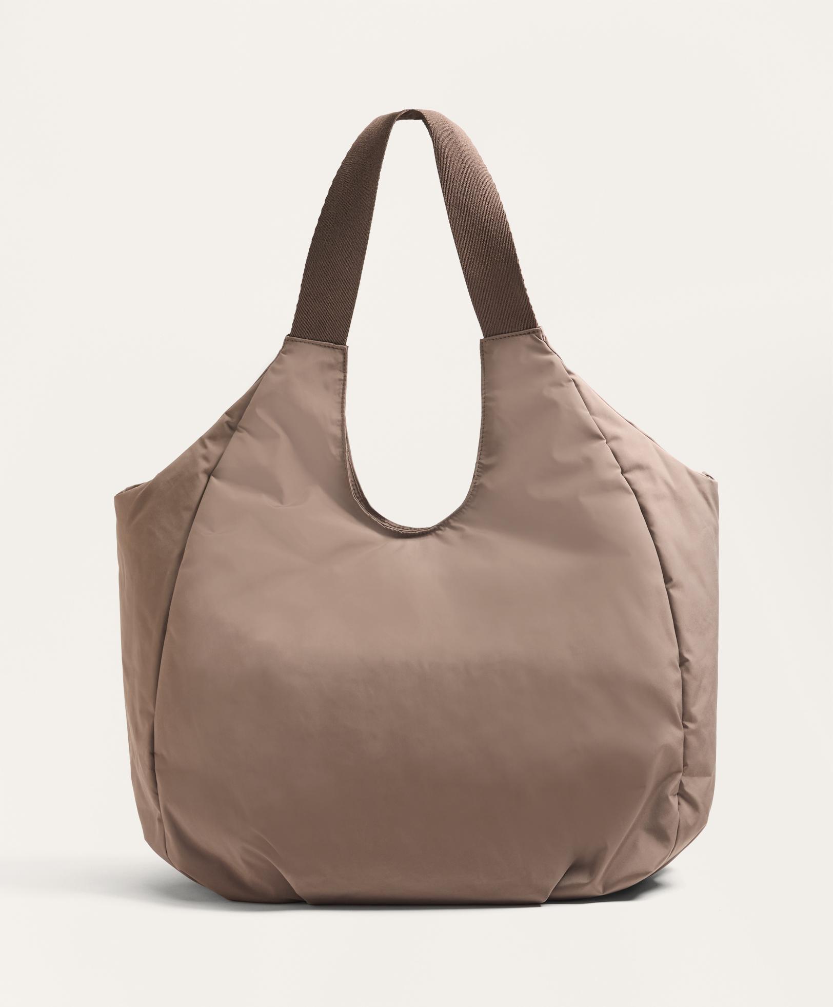 Shopper bag with contrasting handle