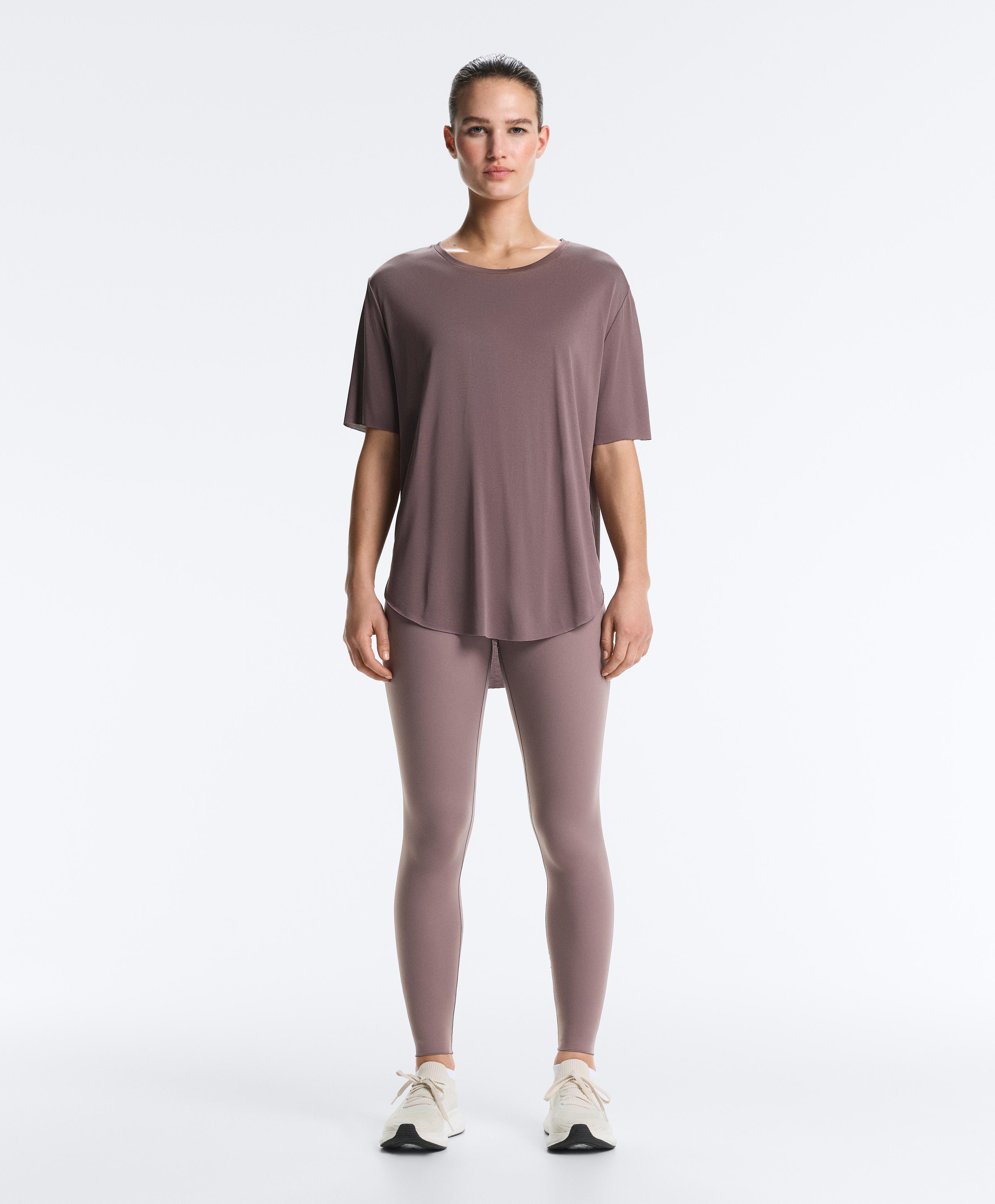 تيشيرت ممزوج بالمودال بأكمام قصيرة تيشيرت ممزوج بالمودال بأكمام قصيرة