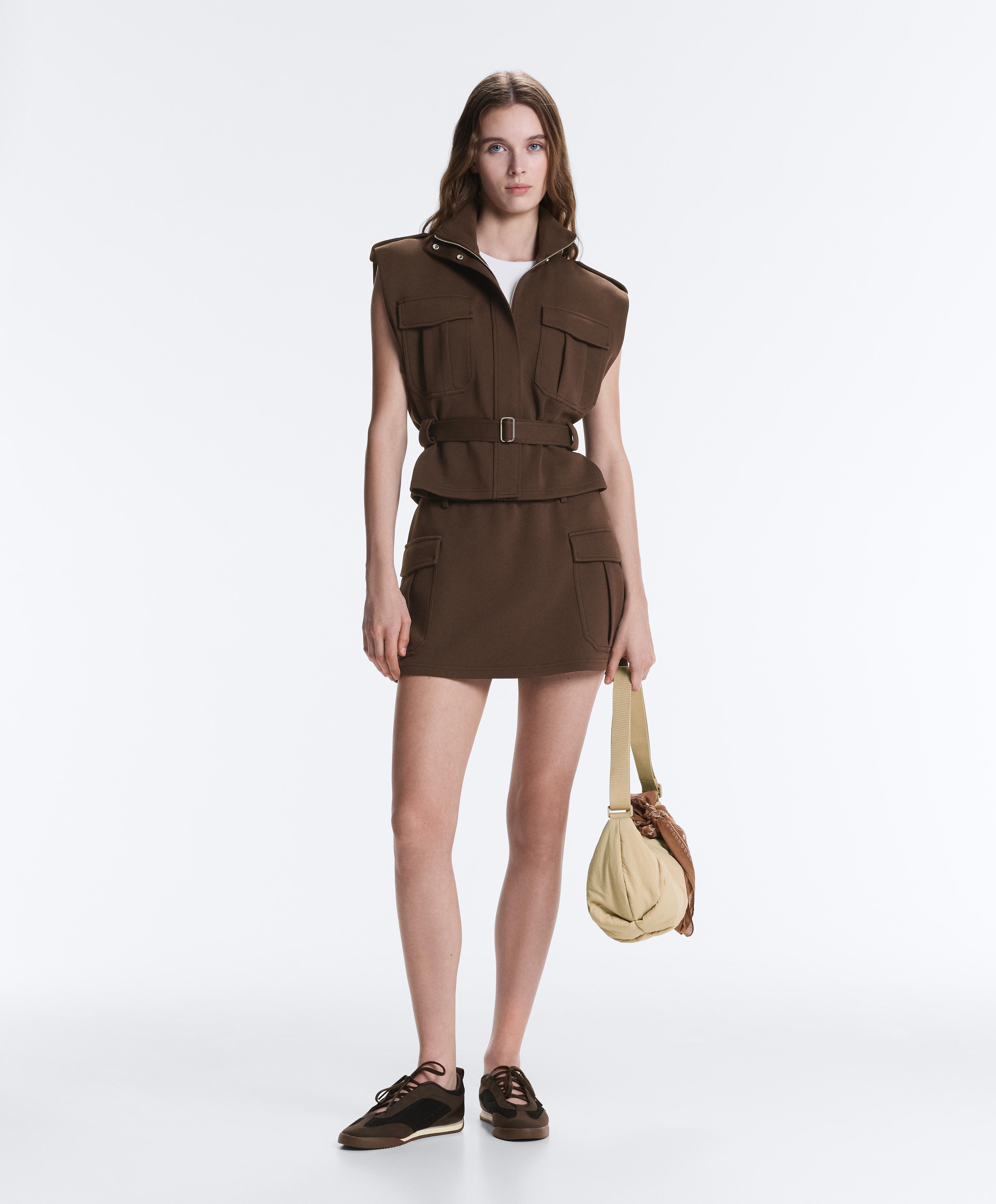 Short piqué skirt with cotton pockets — DARK BROWN