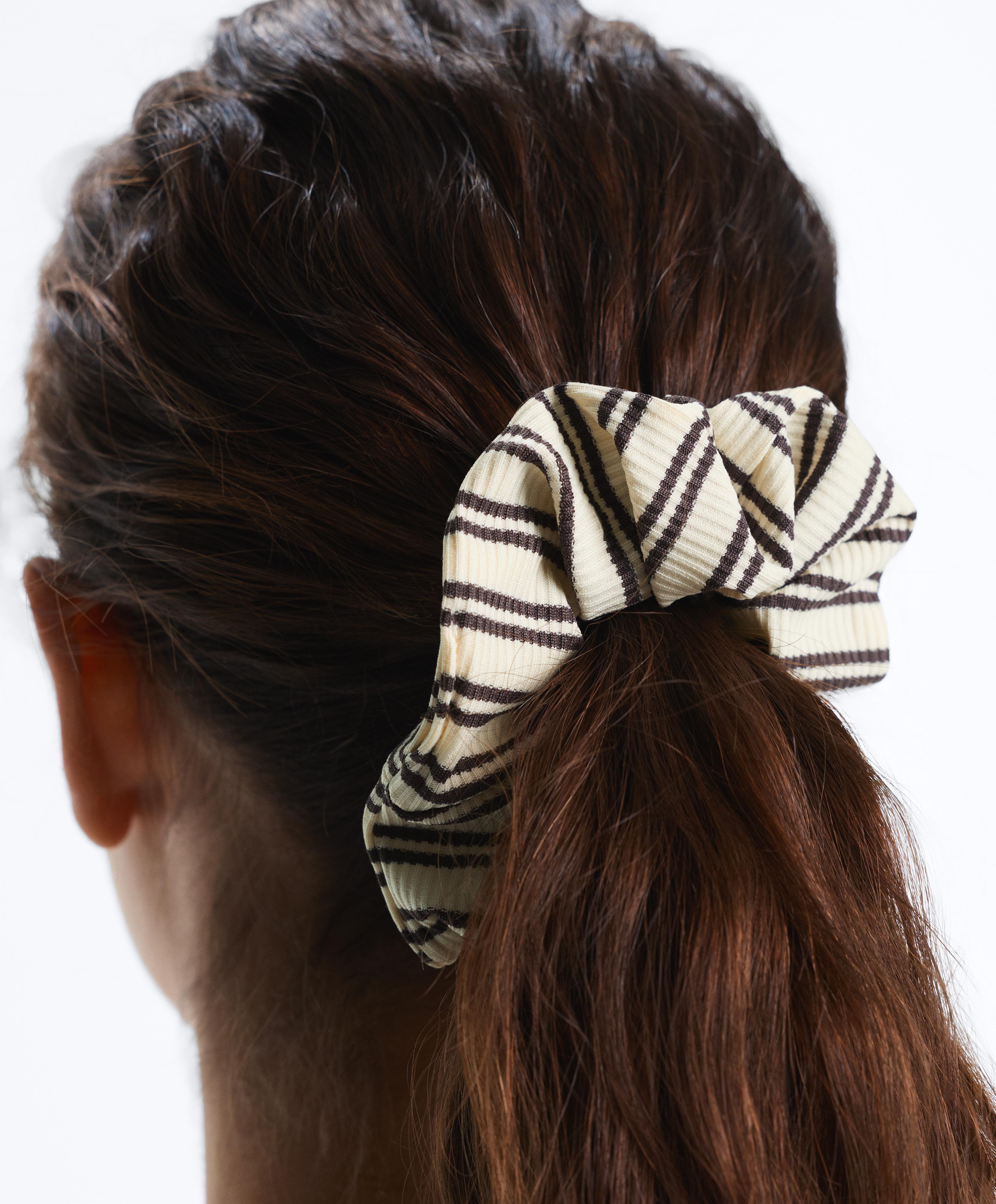 2 striped hair scrunchies — BLUE