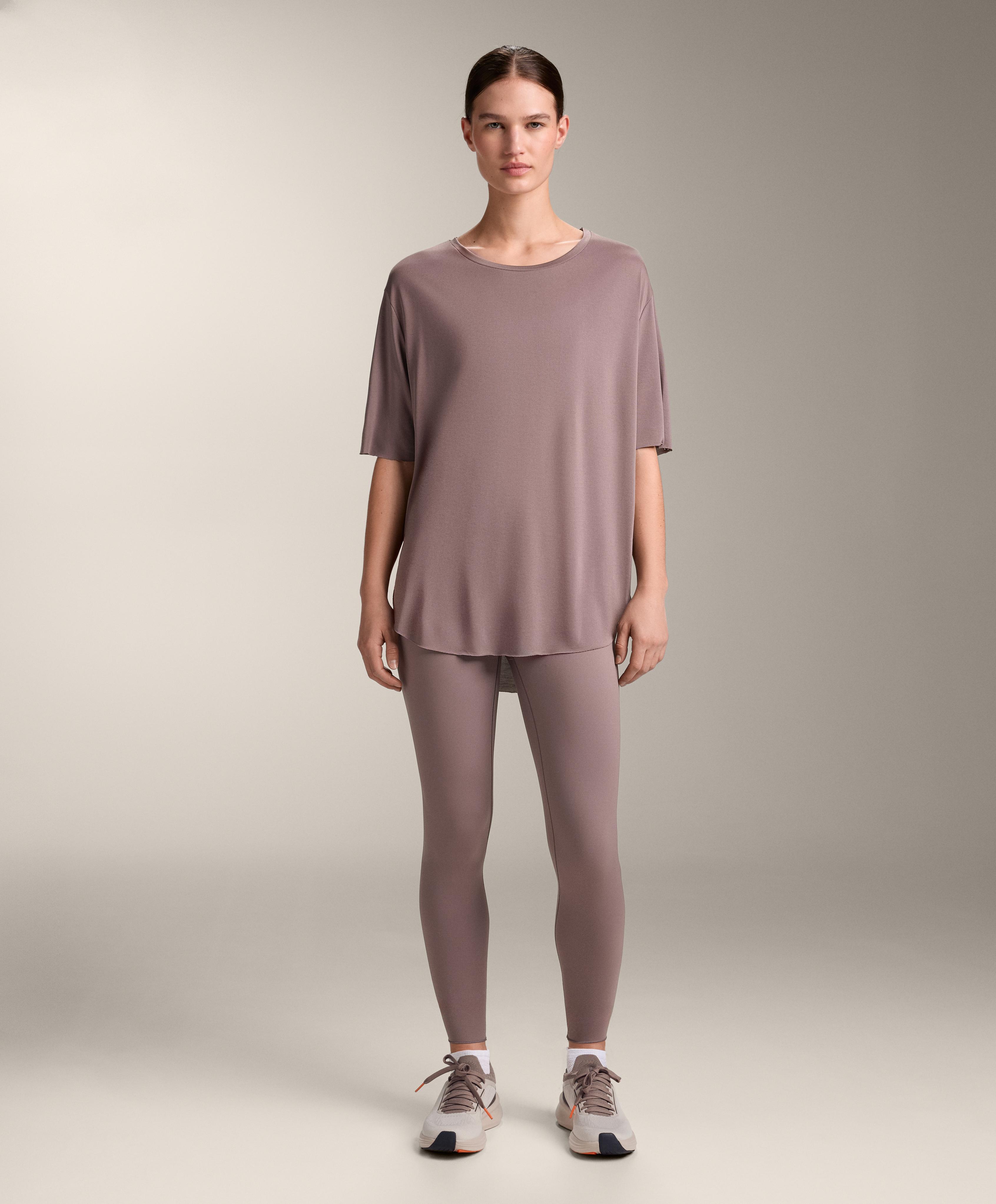 تيشيرت ممزوج بالمودال بأكمام قصيرة تيشيرت ممزوج بالمودال بأكمام قصيرة