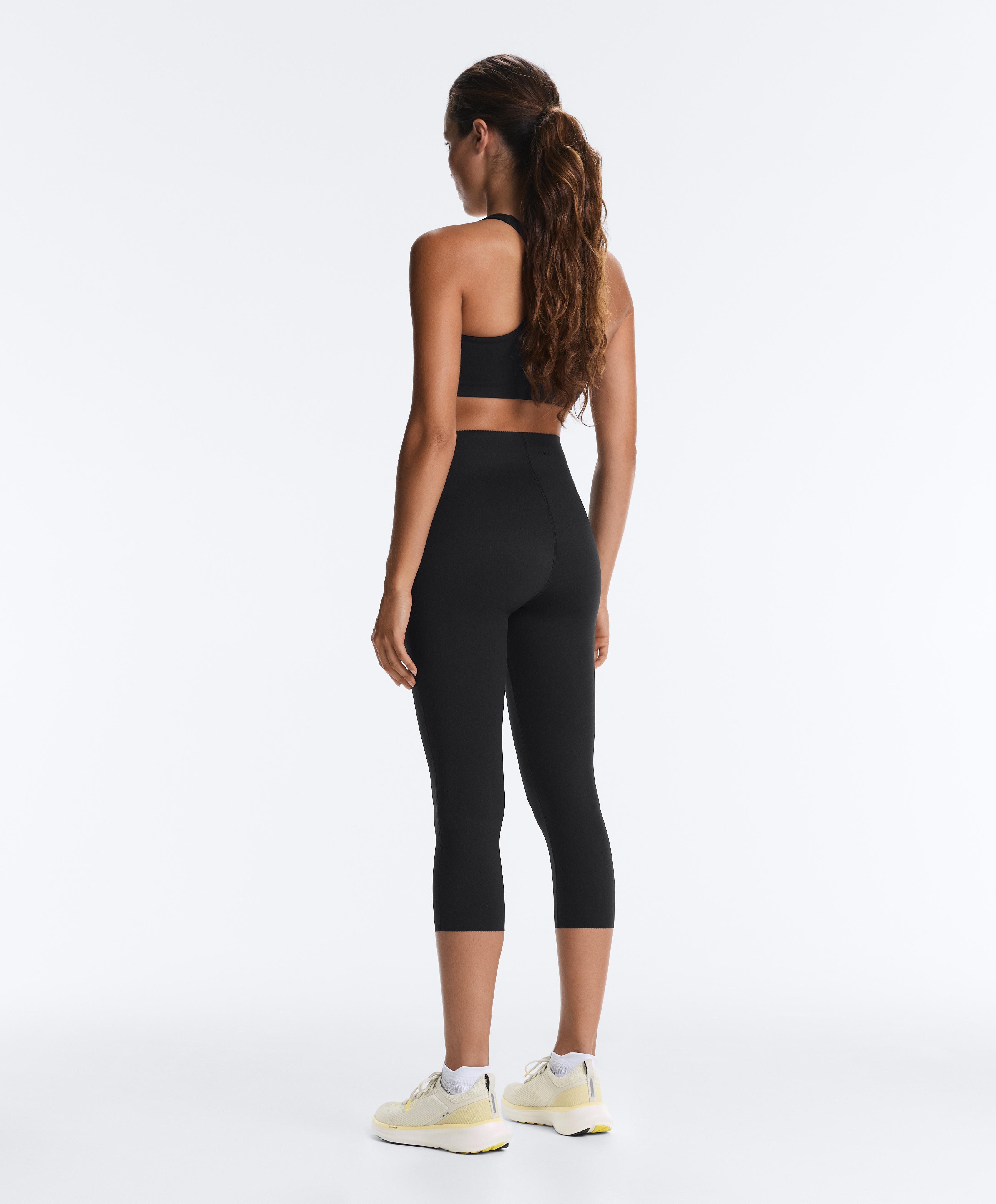 High-support Compressive sports bra with crossover back — BLACK