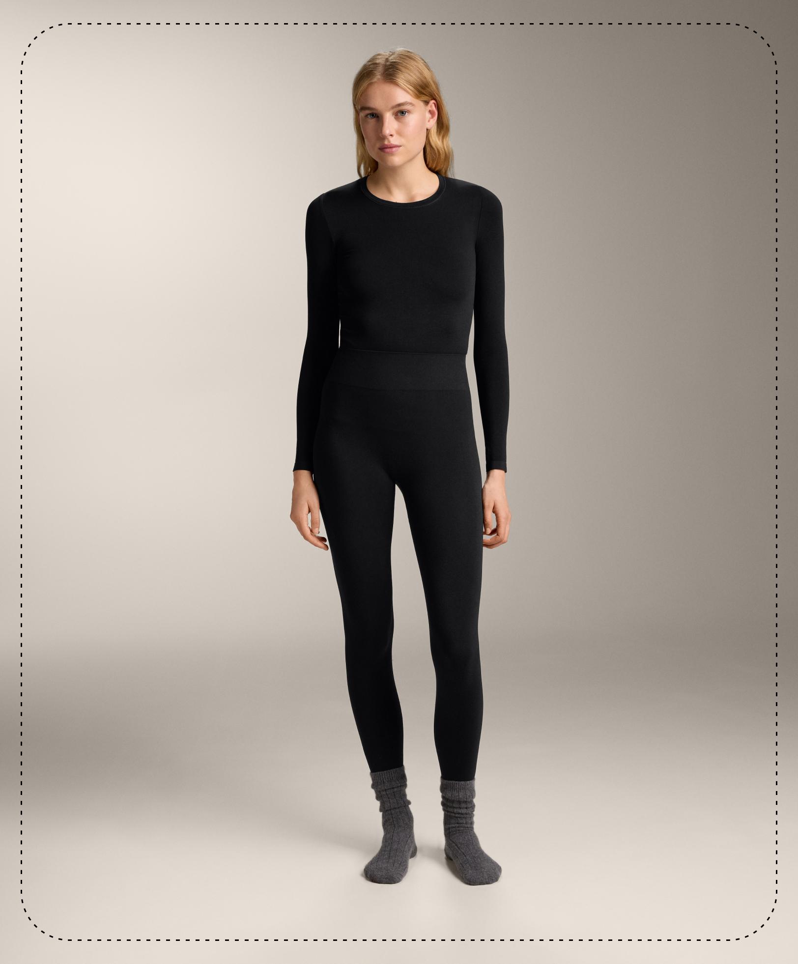Seamless black base layer total look