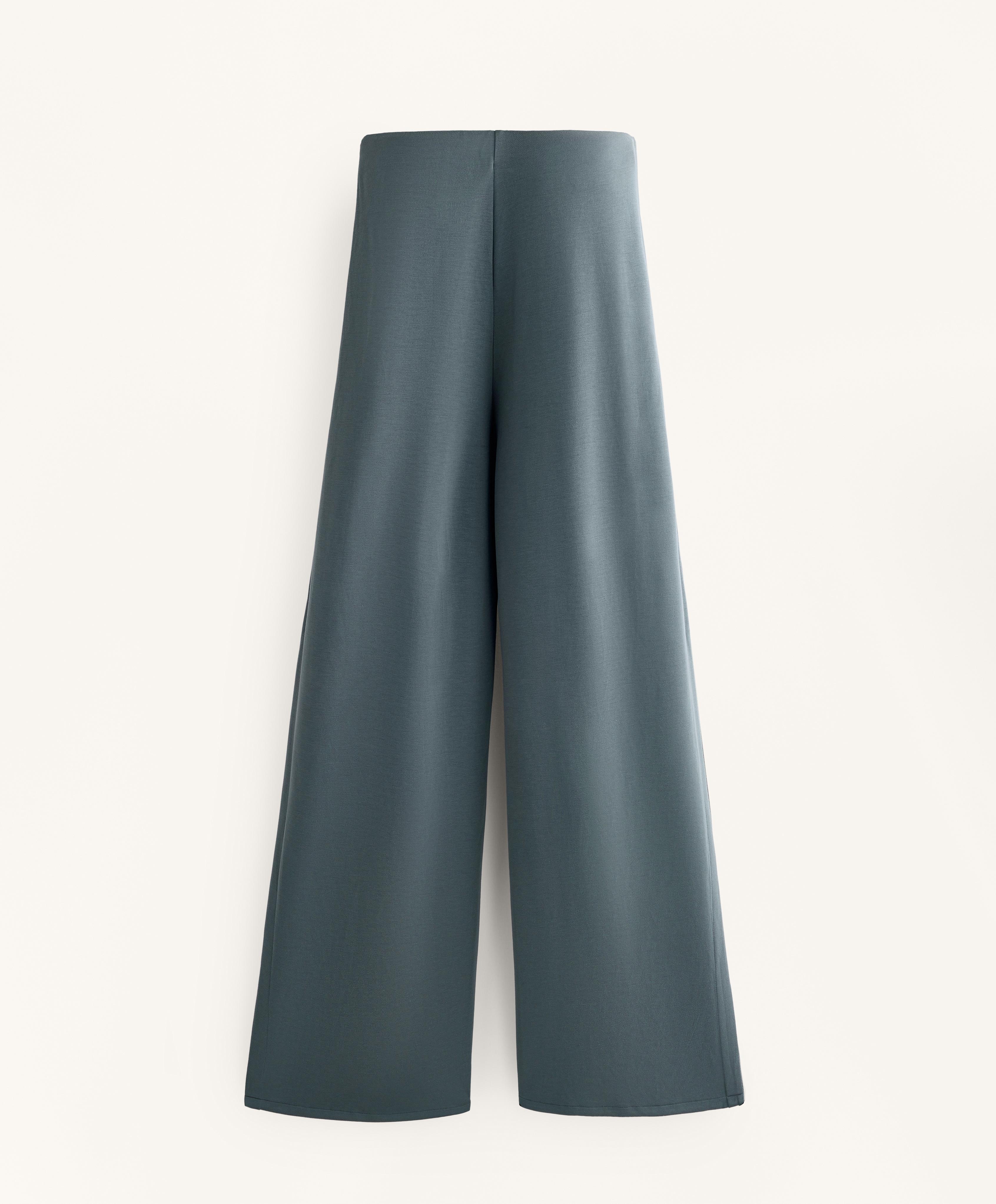 Wide leg broek met zijplooi en zacht aanvoelend modal