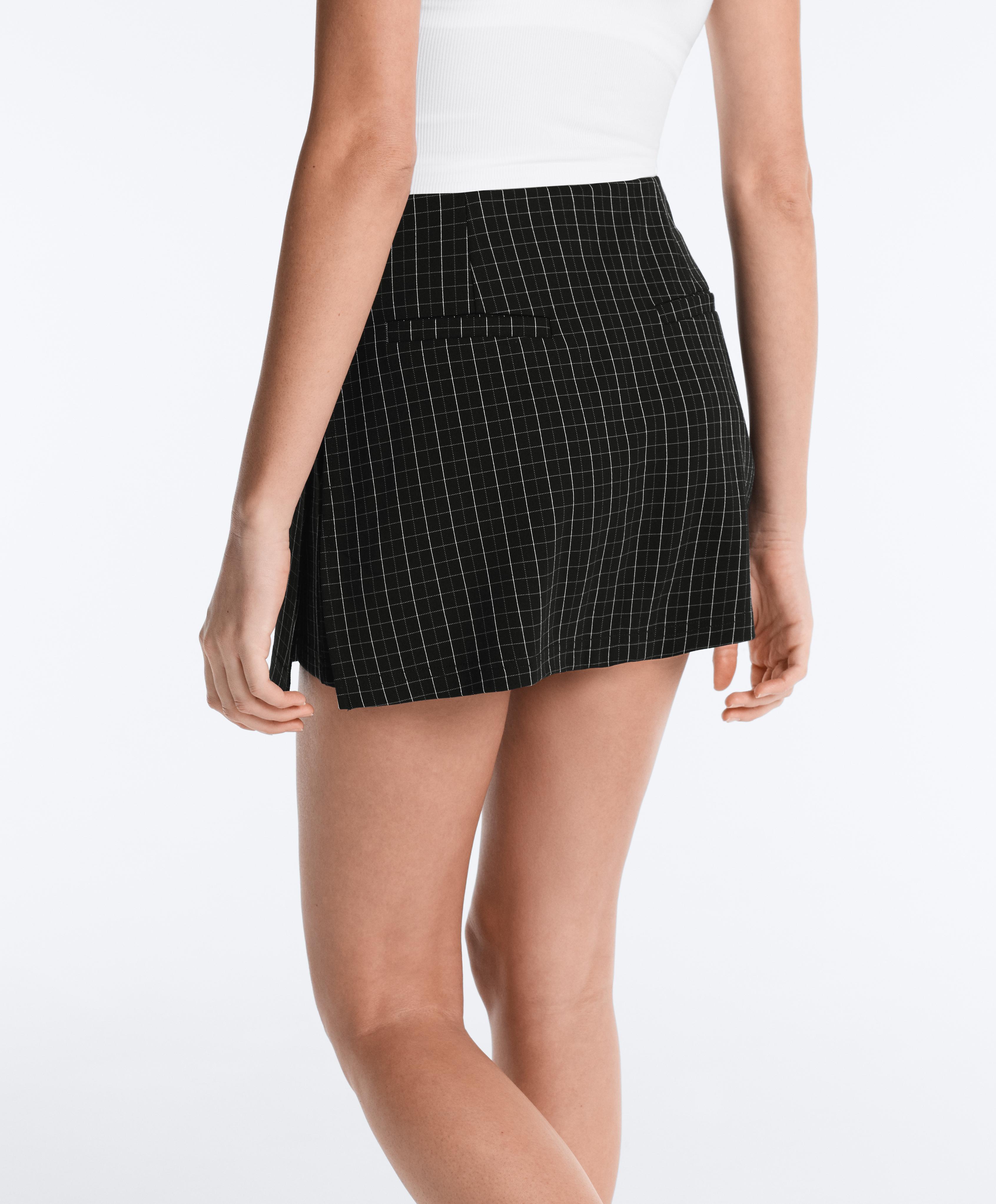 Check short skirt — BLACK