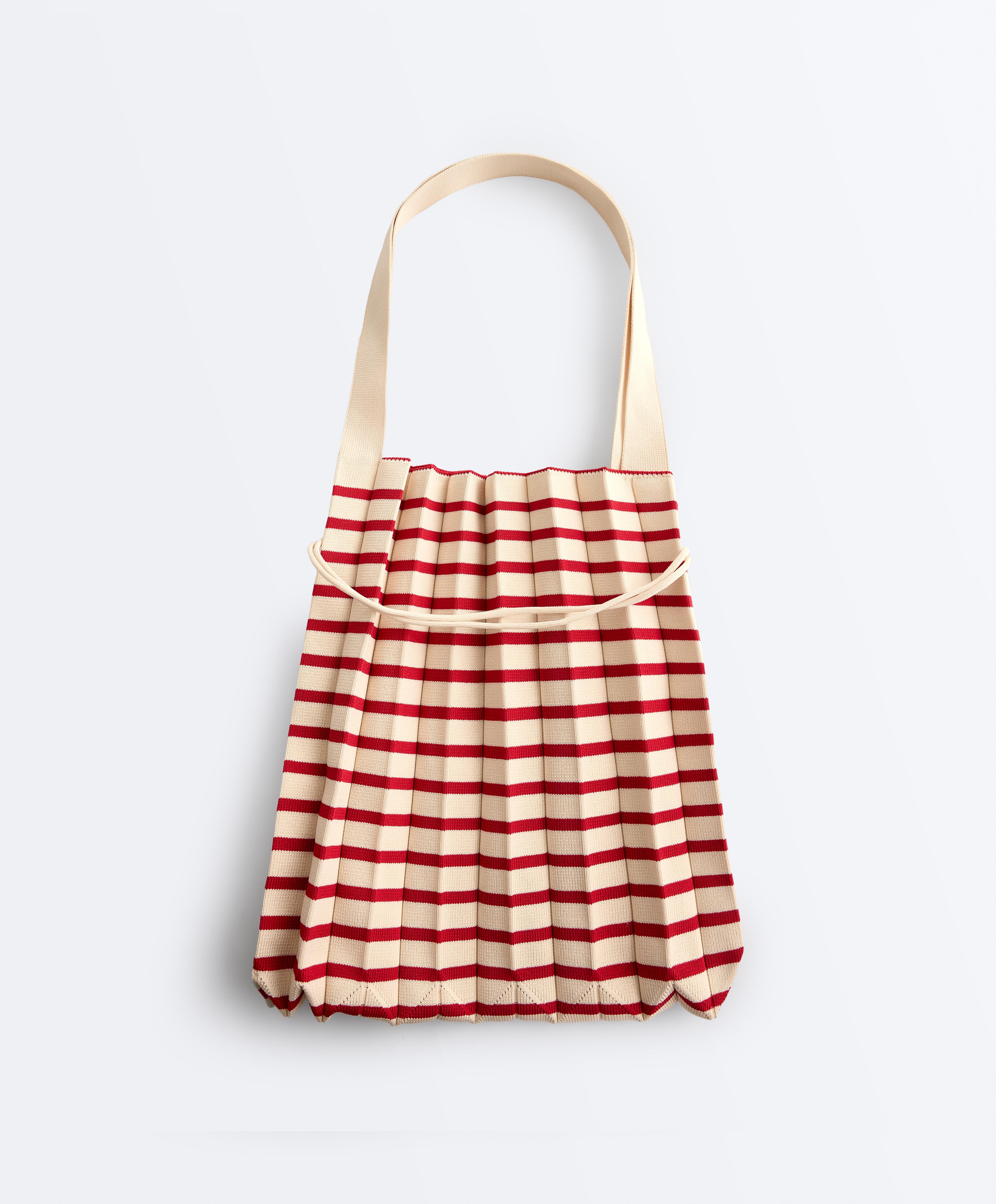 Pleated knit shoulder bag — RED