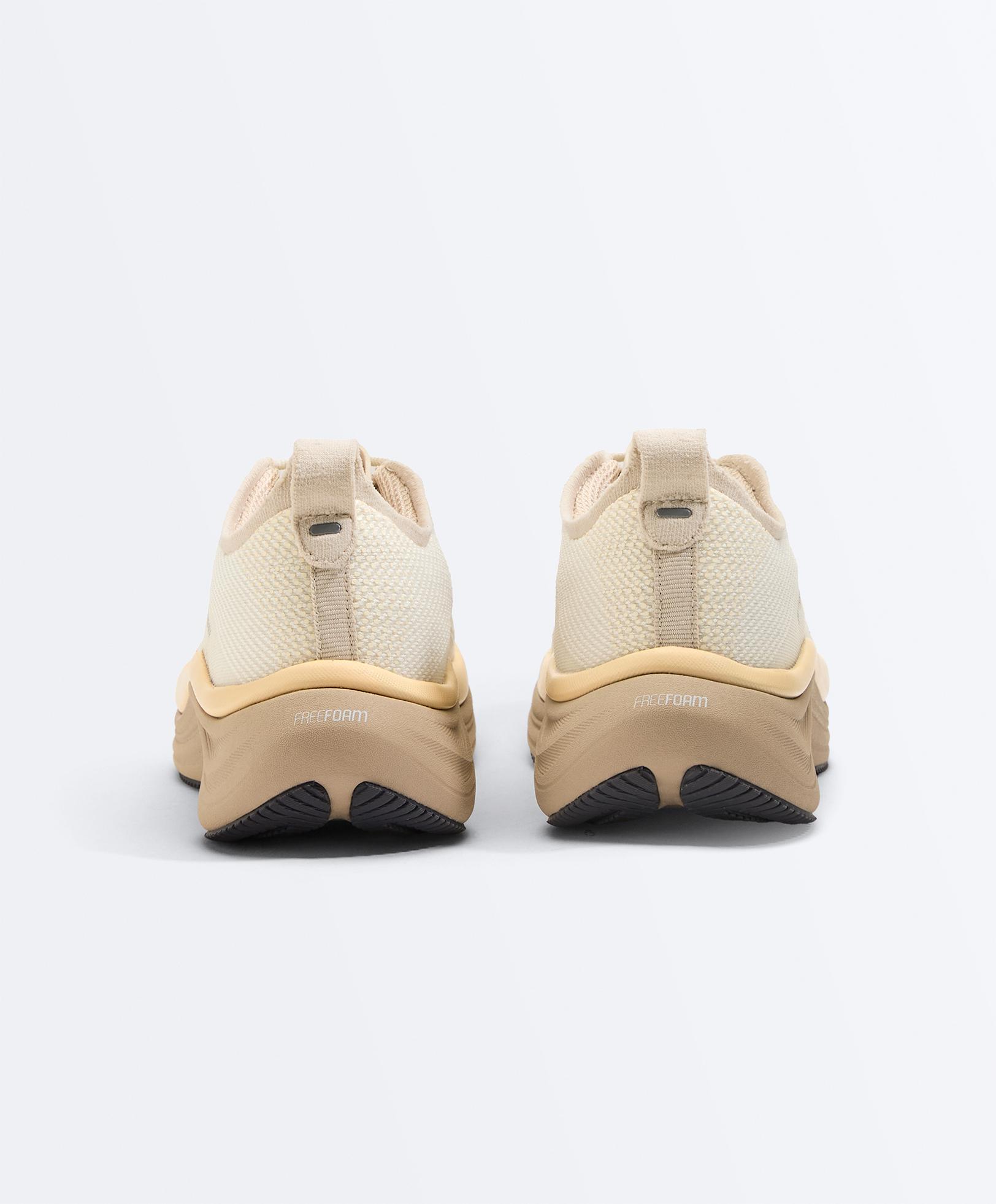 OY/PR 907 Running Trainers — PEACH