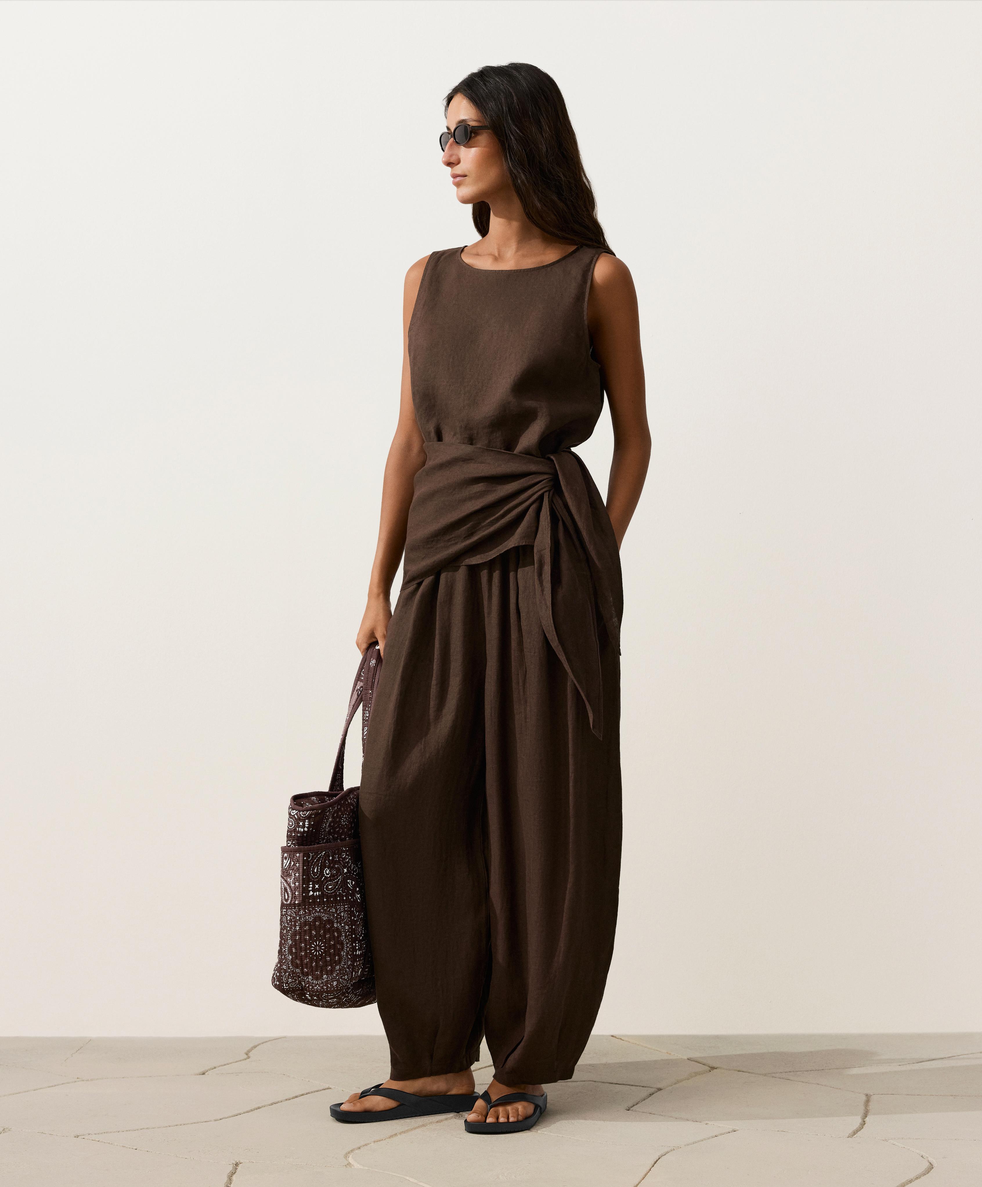 Sleeveless top with 100% linen scarf — DARK BROWN