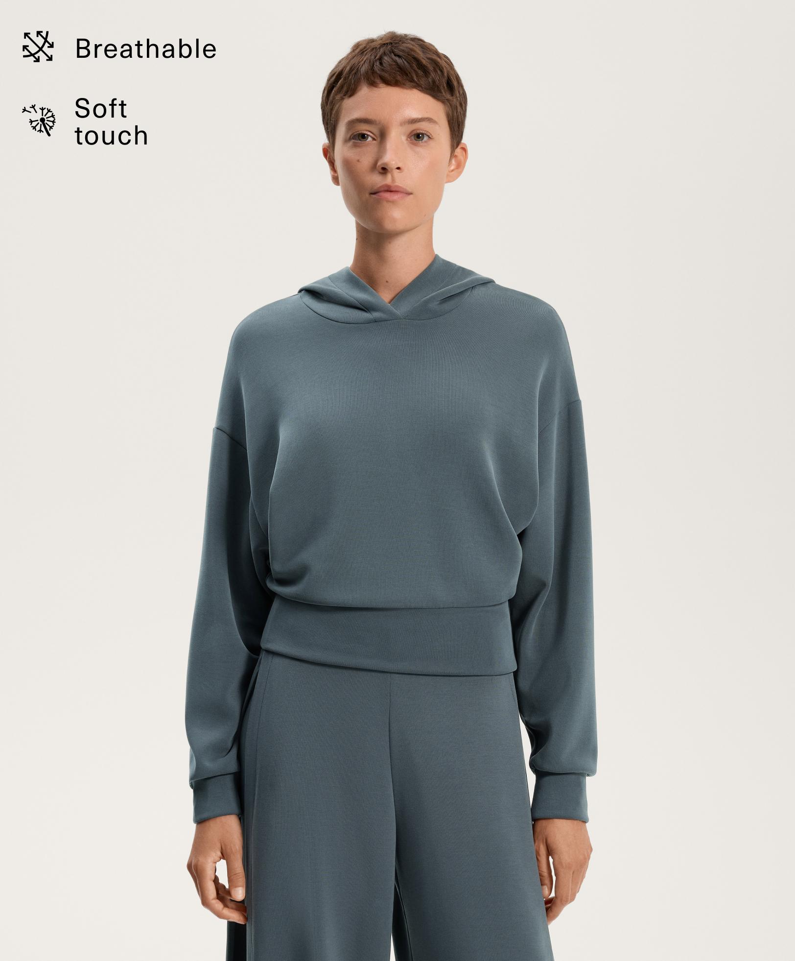 Saīsināts džemperis ar kapuci un pielāgojamu jostasvietu no modāla ar mīkstu pieskārienu