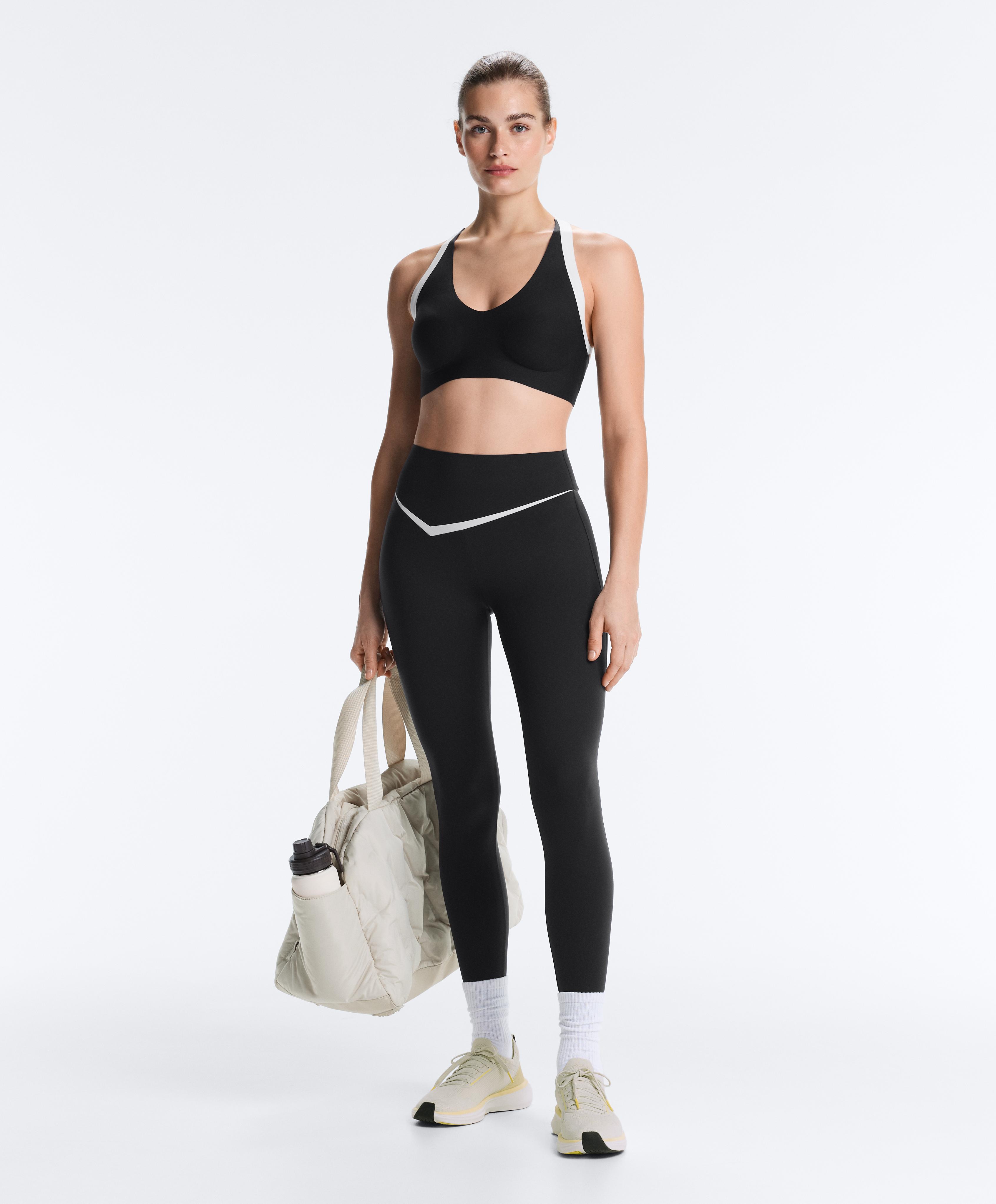 Perfect-adapt medium-support contrast sports bra — BLACK