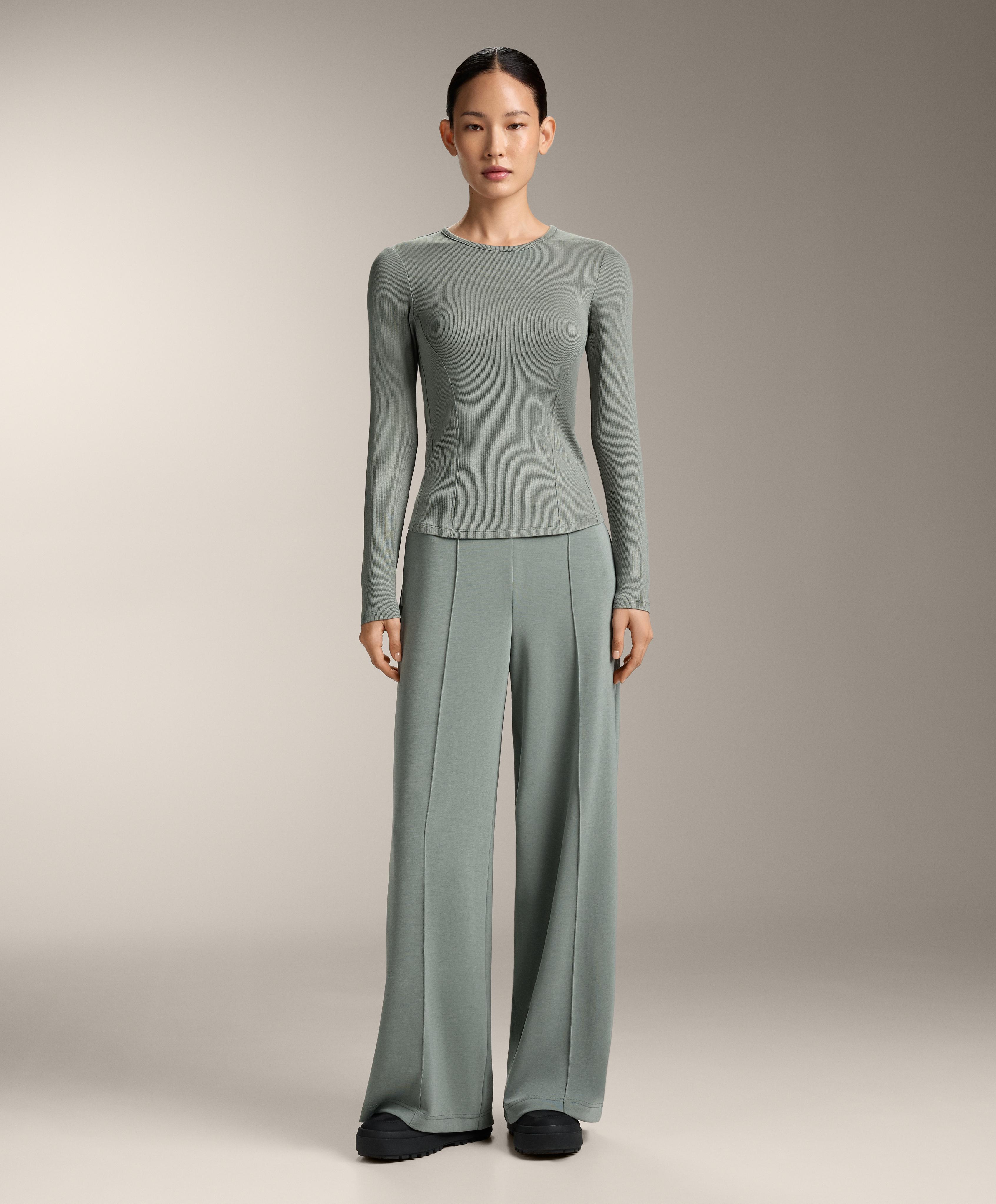 تيشيرت مضلع بأكمام طويلة ممزوج بالقطن والمودال تيشيرت مضلع بأكمام طويلة ممزوج بالقطن والمودال