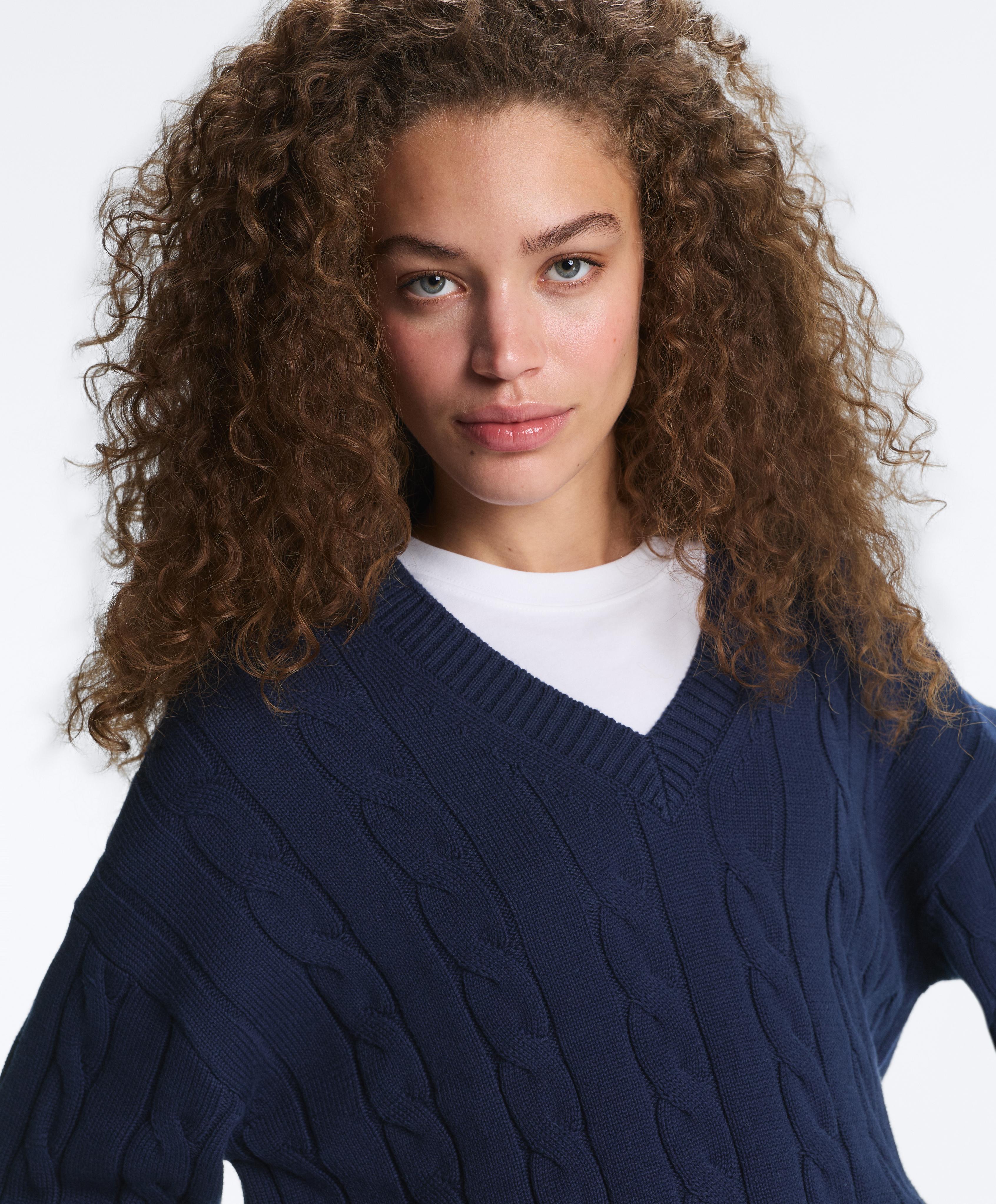 100% cotton cable knit V-neck jumper — NAVY BLUE