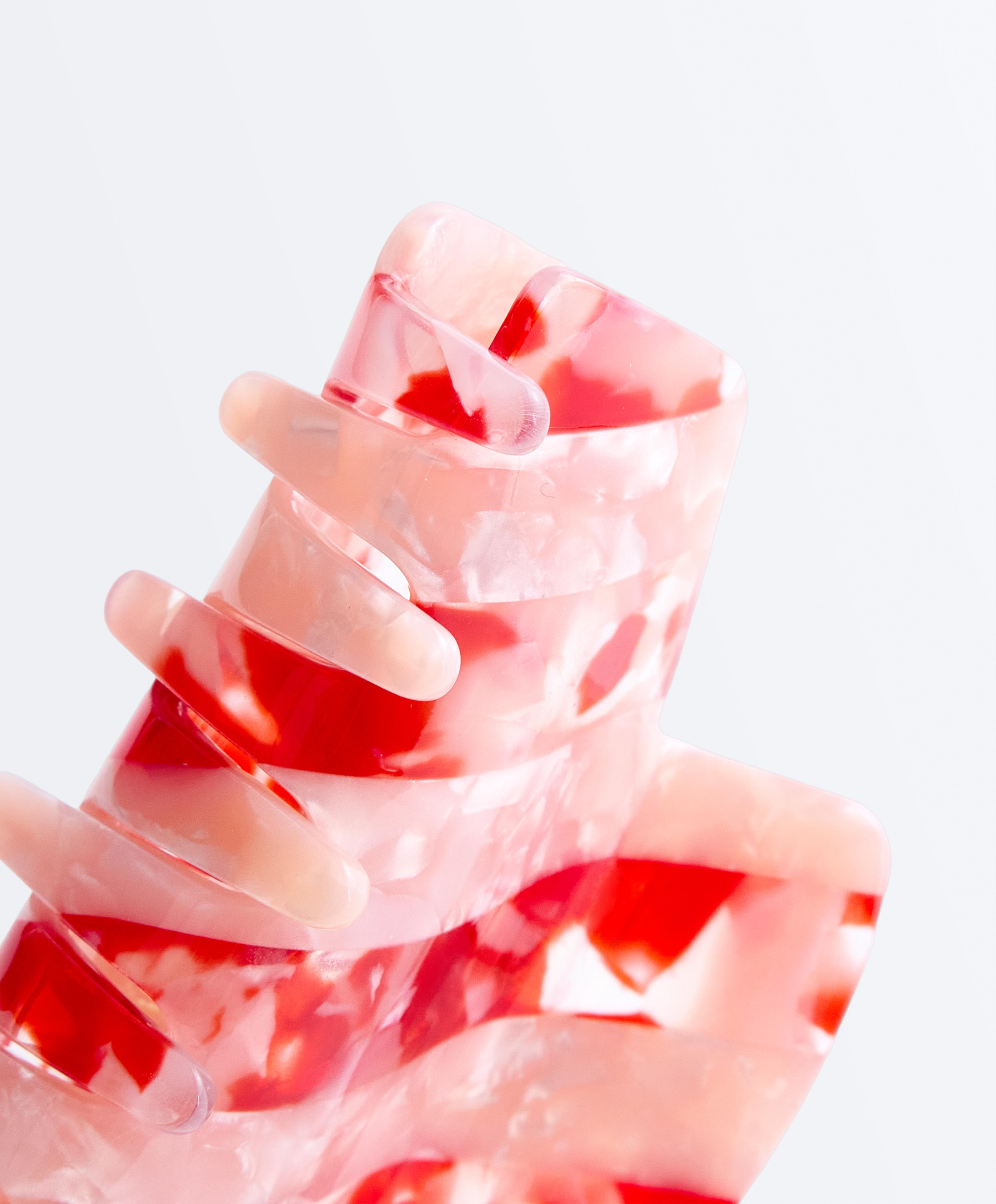 Mixed-stripe hair claw — CORAL RED