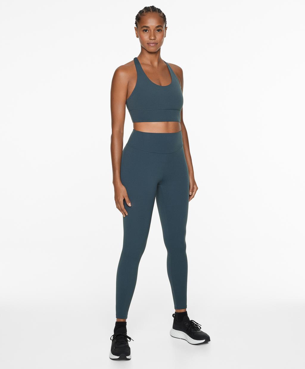 Medium-support comfortlux sports bra with cups | OYSHO United Kingdom